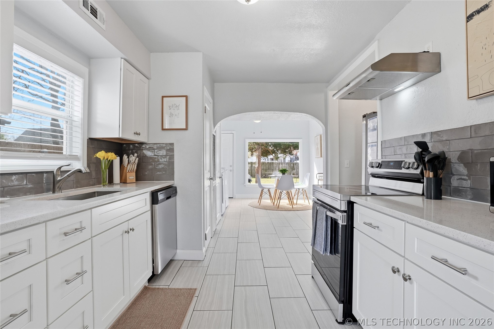 1104 E 35th Place Property Photo 15