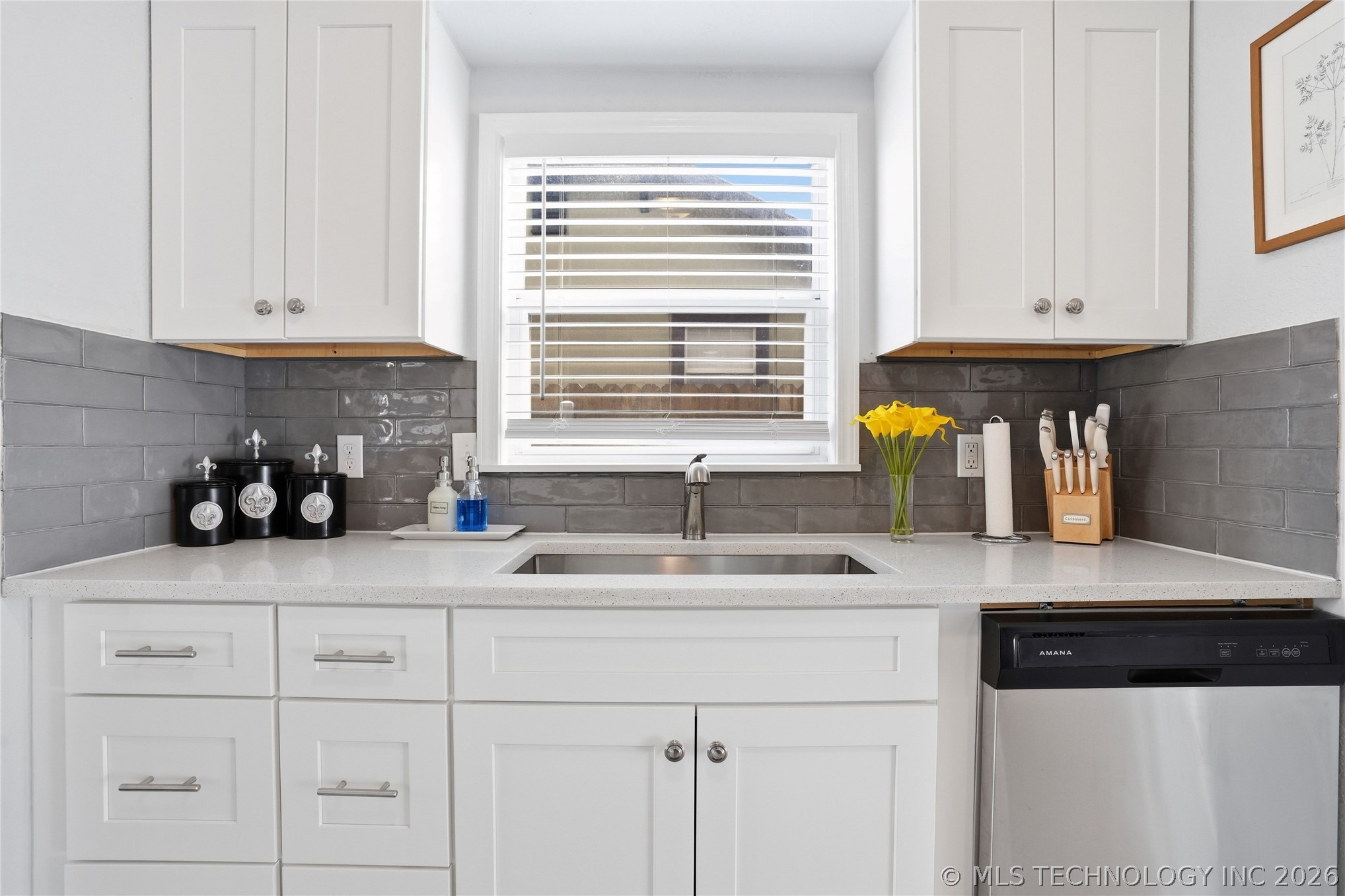 1104 E 35th Place Property Photo 16