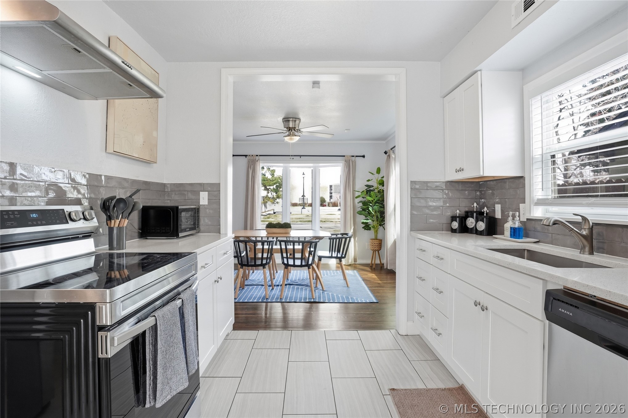 1104 E 35th Place Property Photo 18