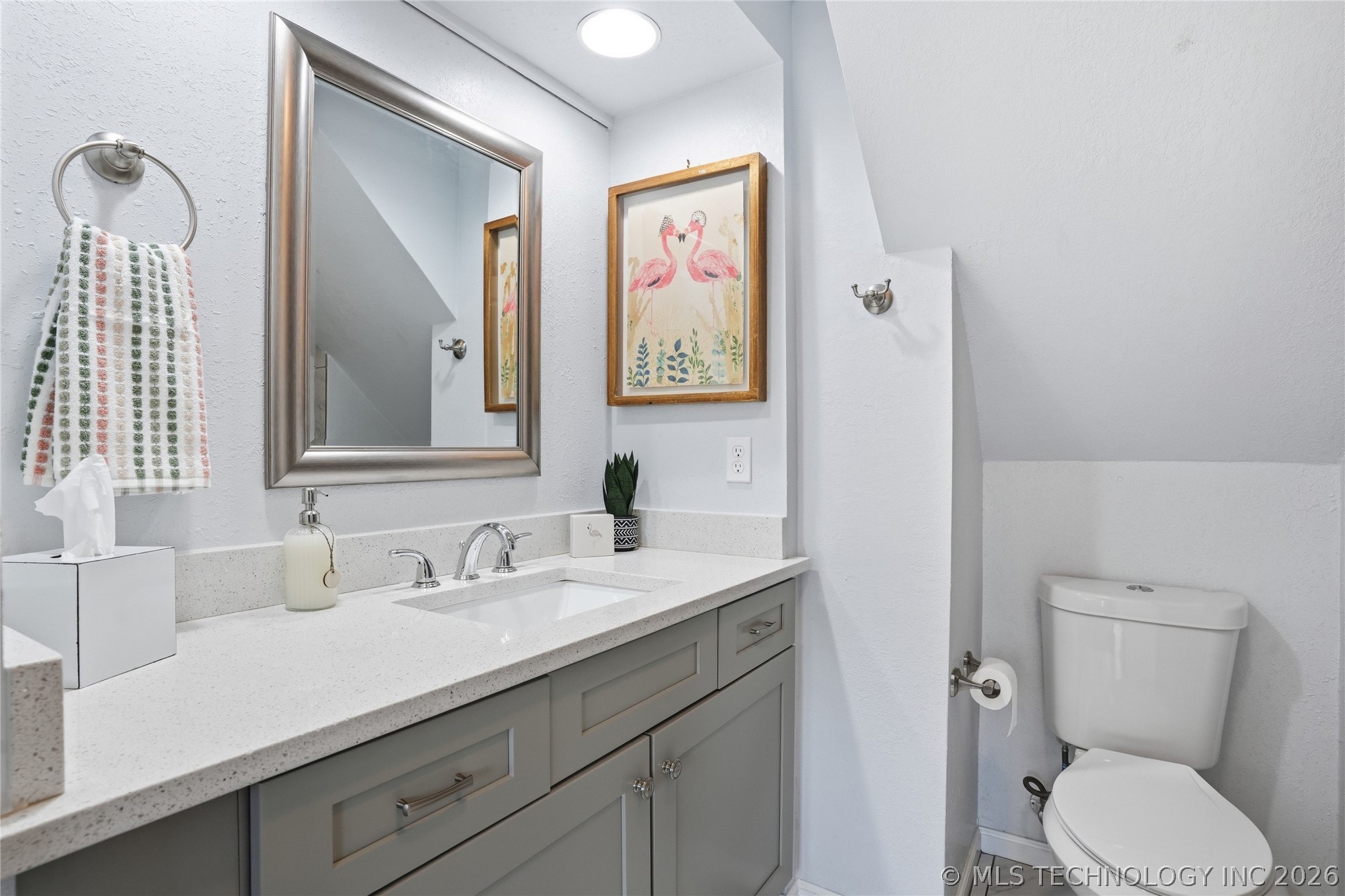 1104 E 35th Place Property Photo 32