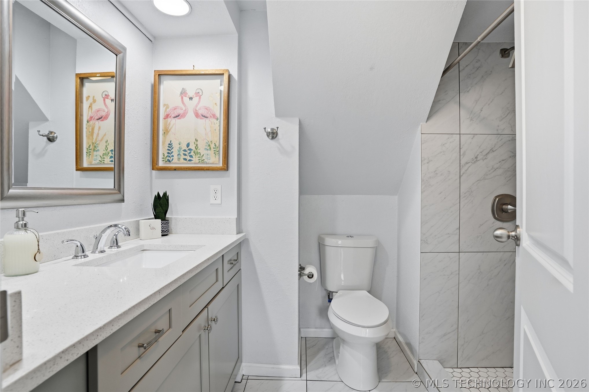 1104 E 35th Place Property Photo 33