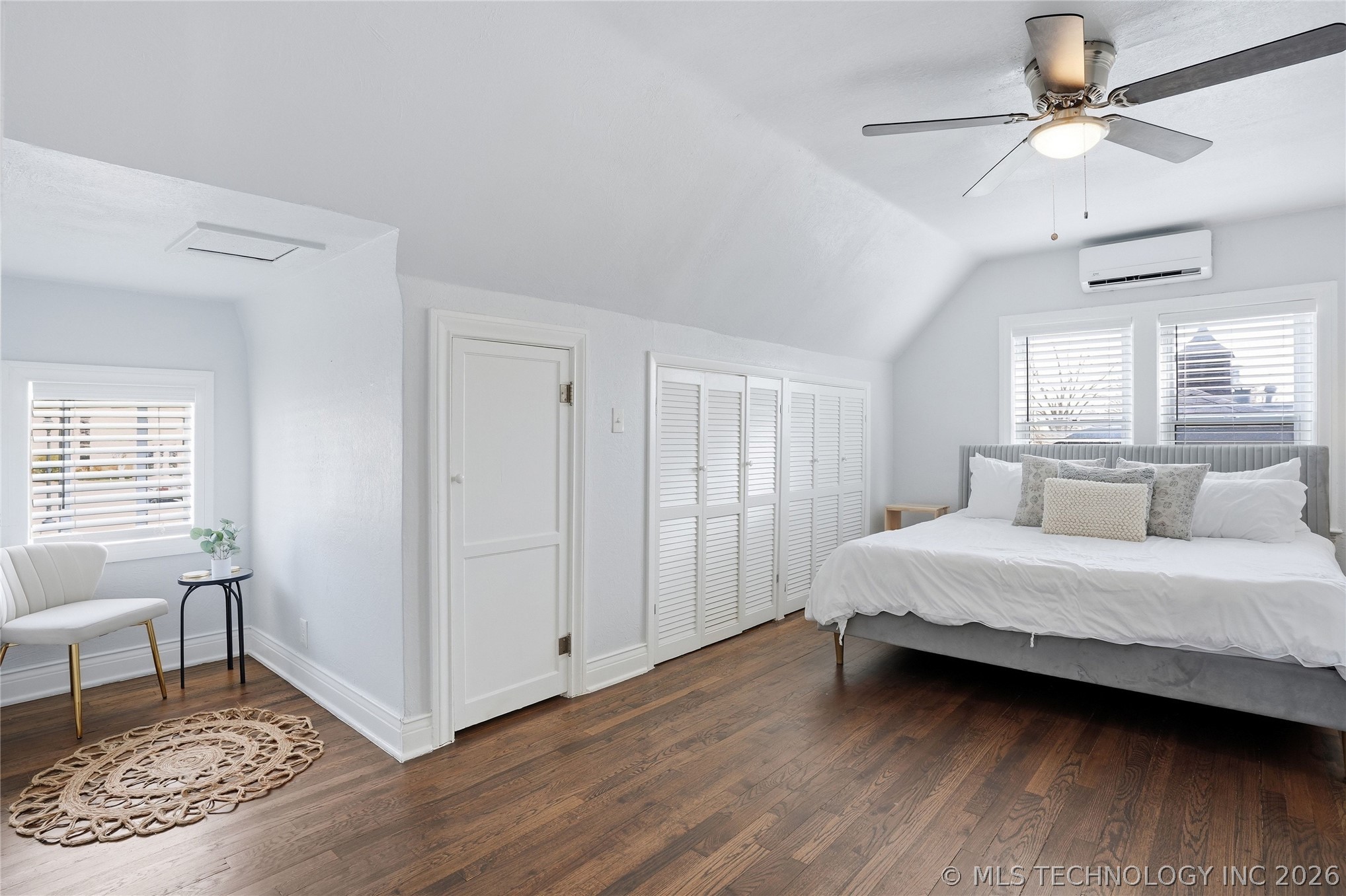 1104 E 35th Place Property Photo 37