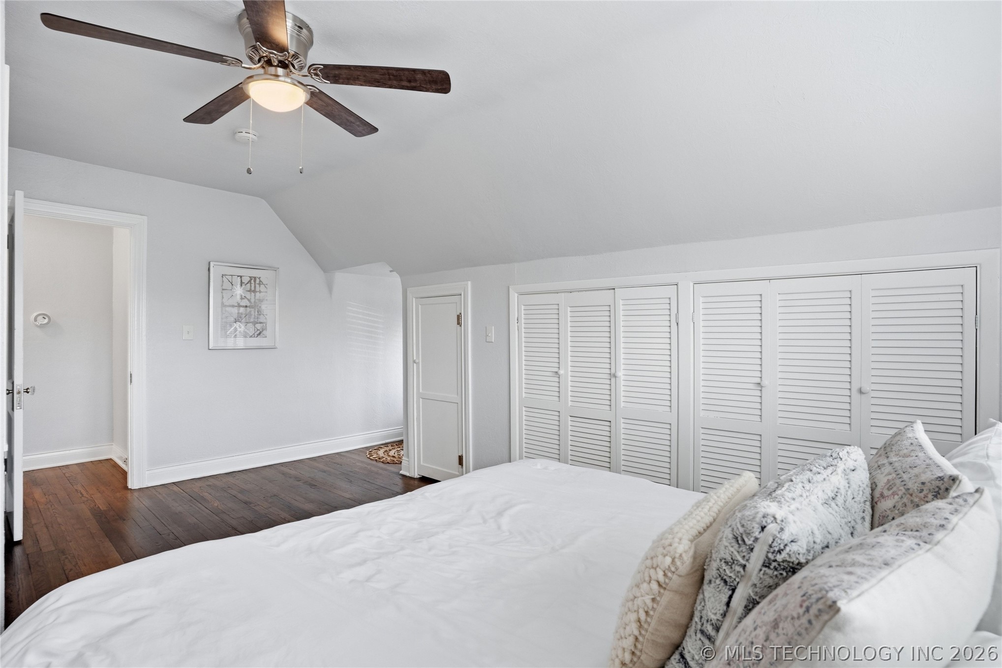 1104 E 35th Place Property Photo 39