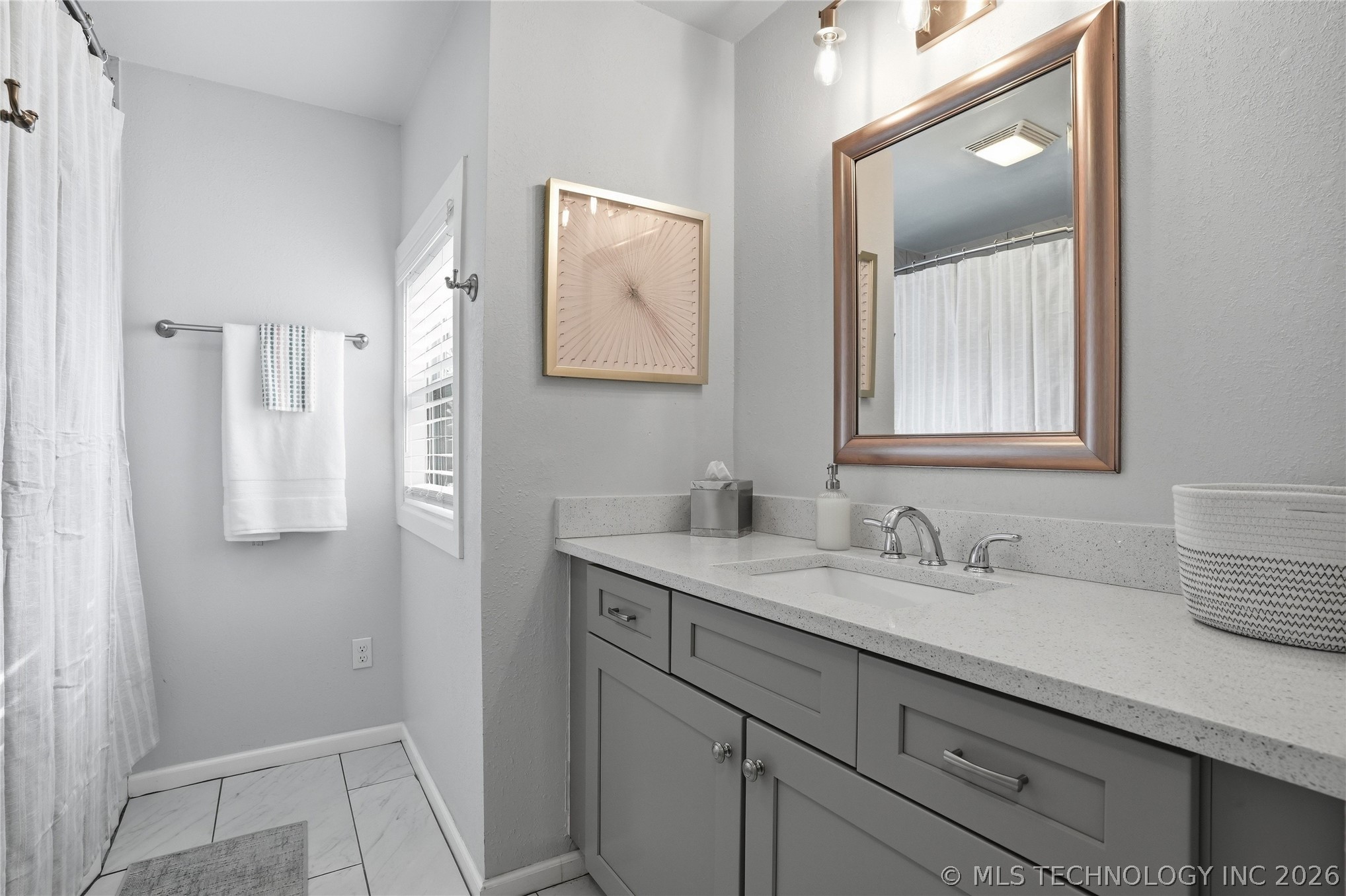 1104 E 35th Place Property Photo 43