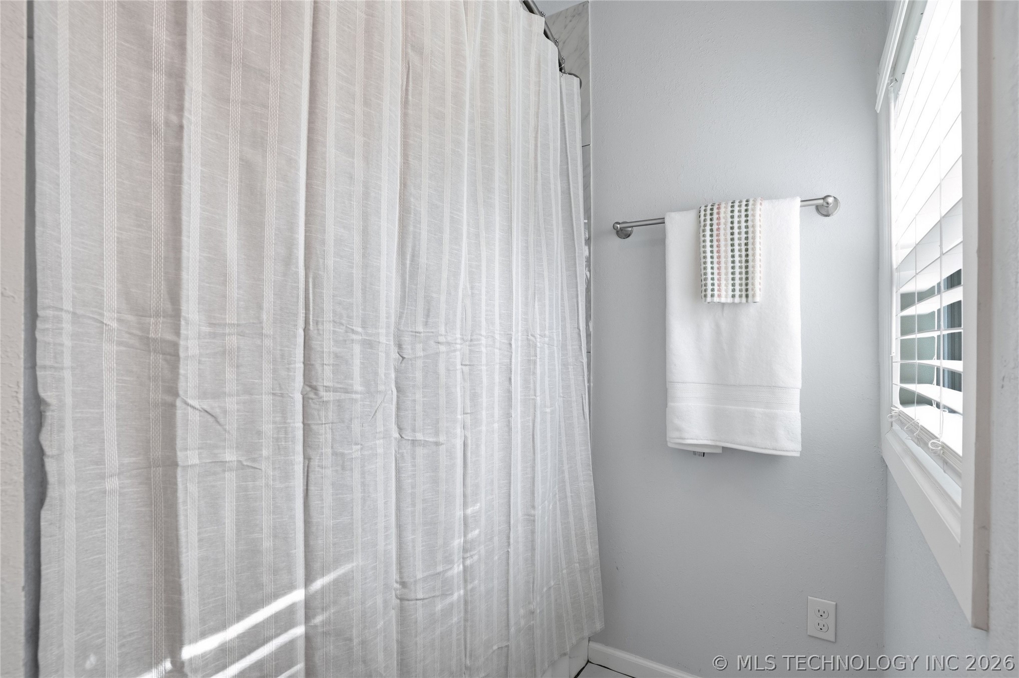 1104 E 35th Place Property Photo 46