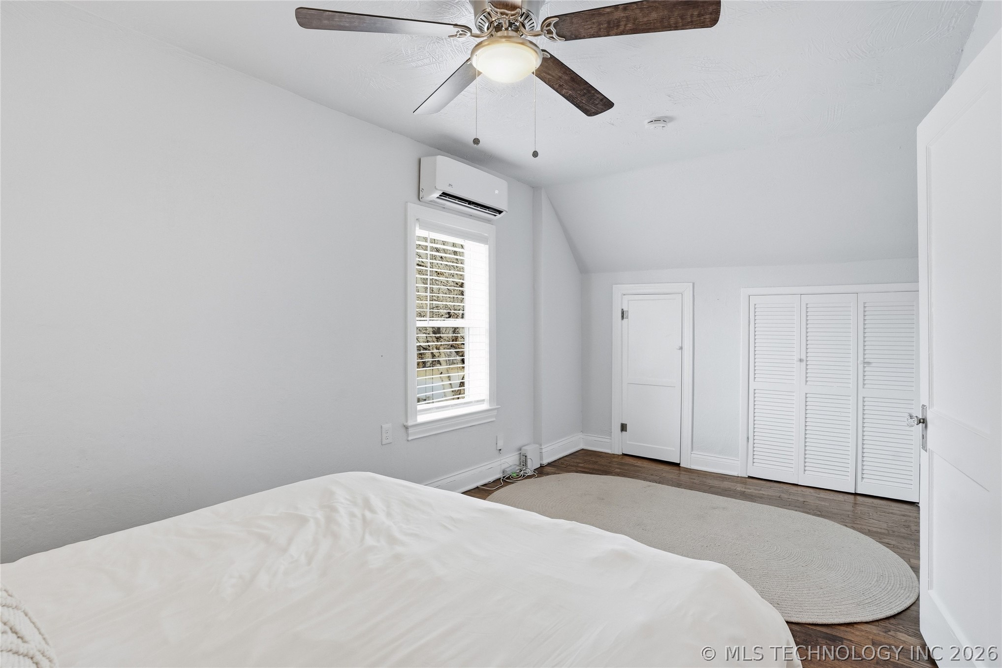 1104 E 35th Place Property Photo 50
