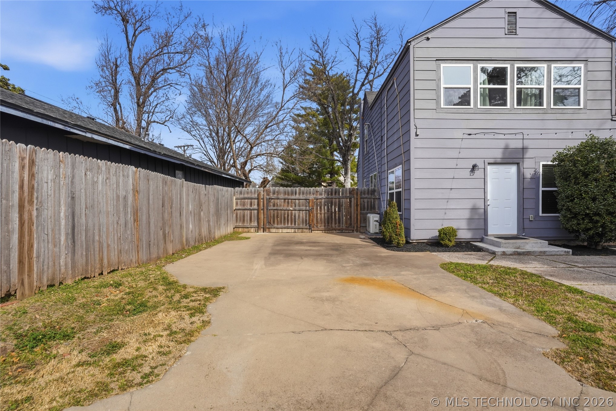 1104 E 35th Place Property Photo 58