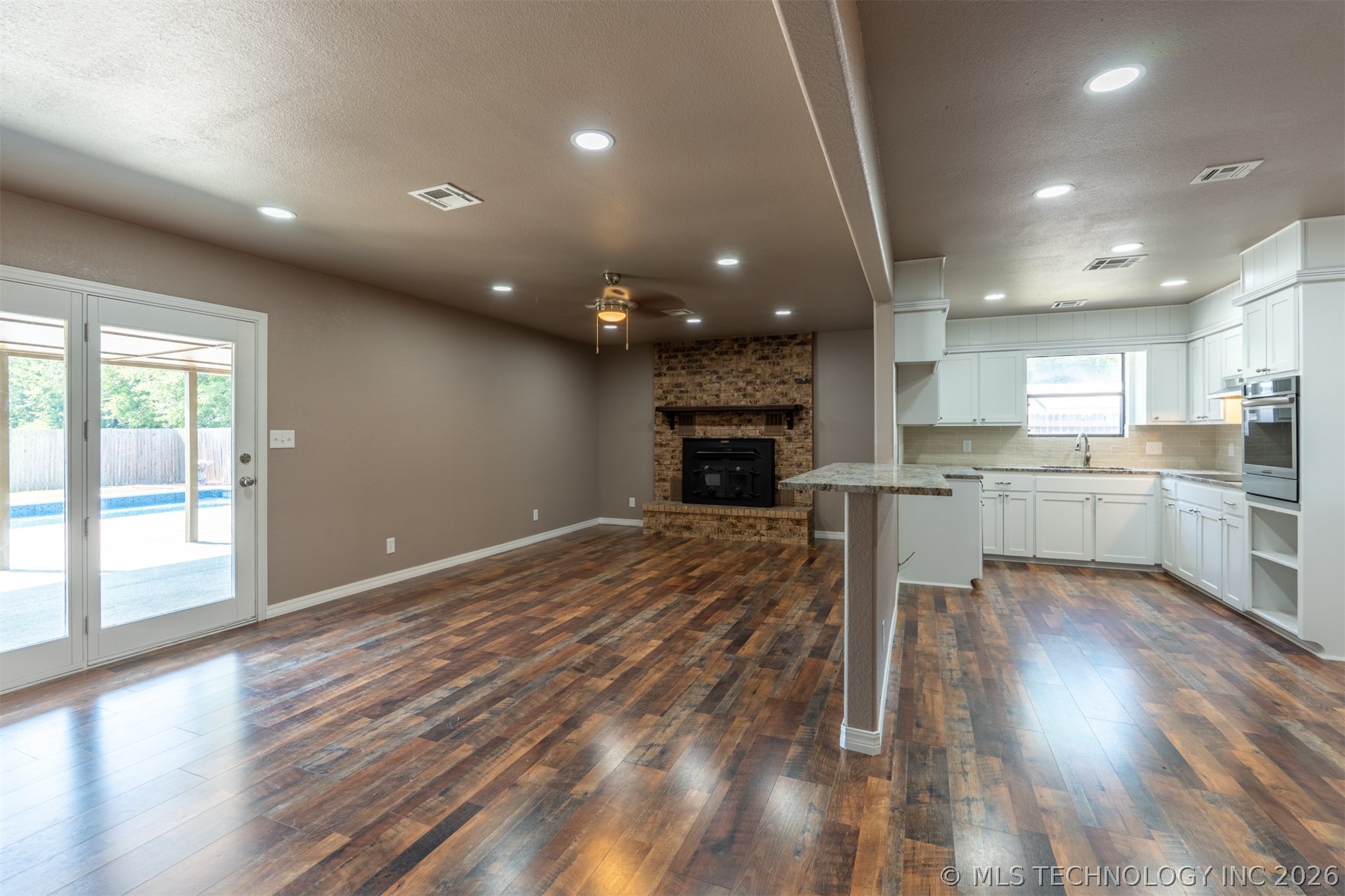 15536 E Anderson Drive Property Photo 8