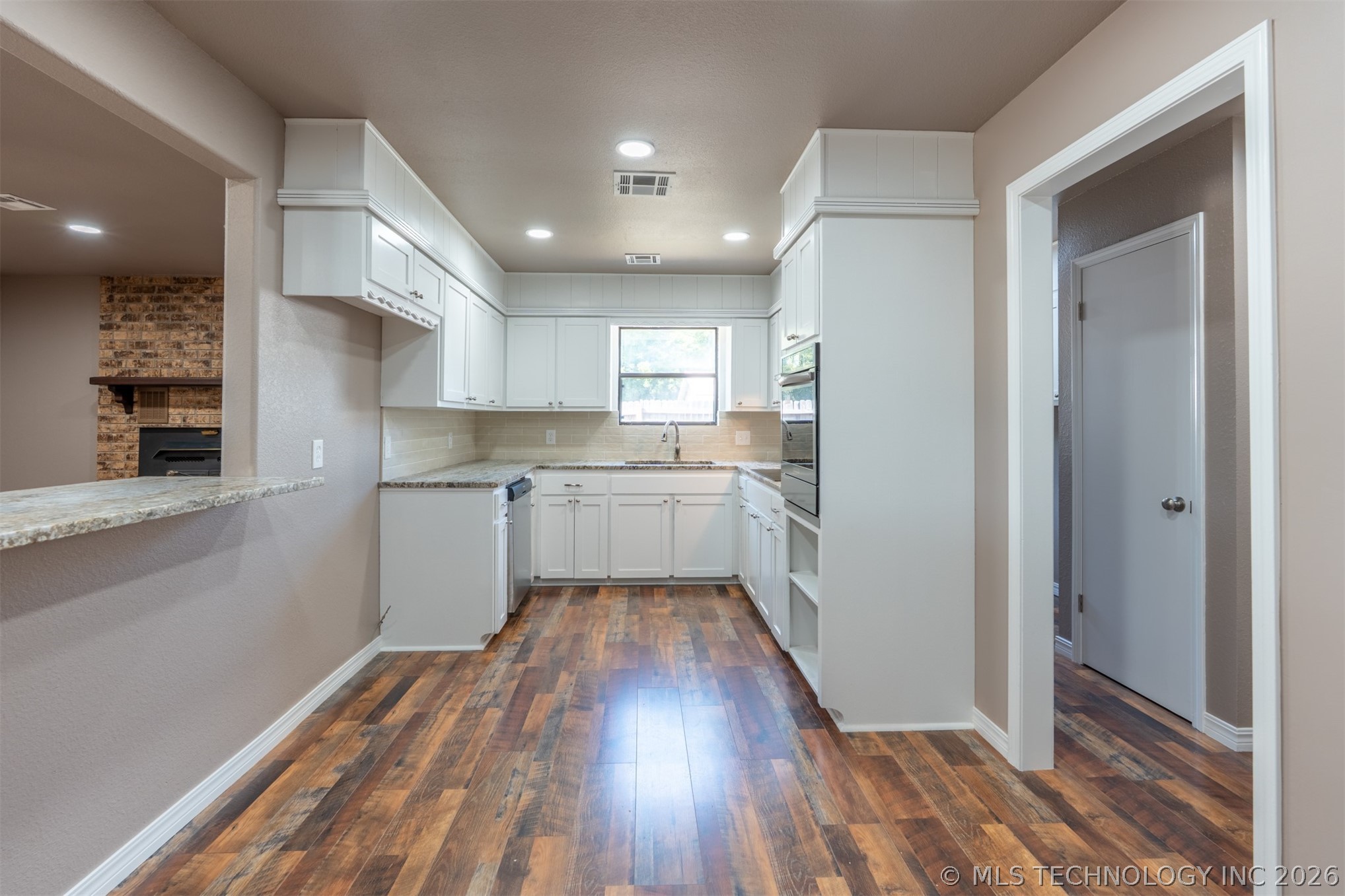 15536 E Anderson Drive Property Photo 14