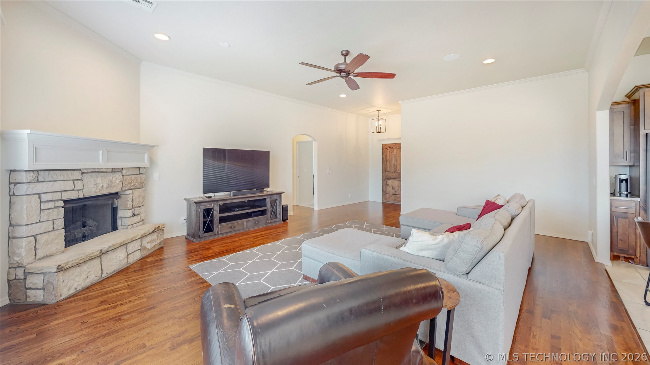 1601 E Pasadena Street Property Photo 8