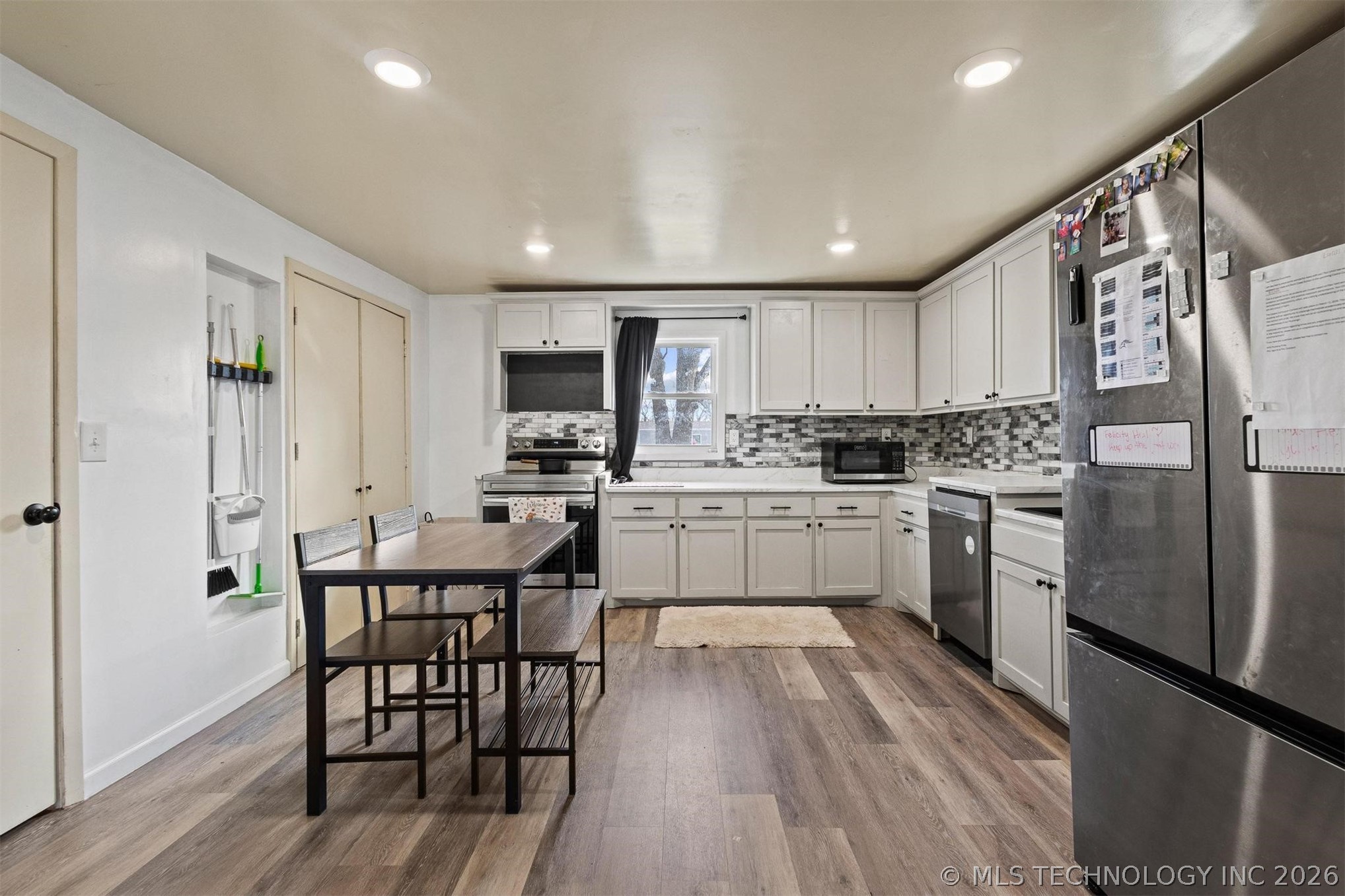 510 N Brackett Street Property Photo 7