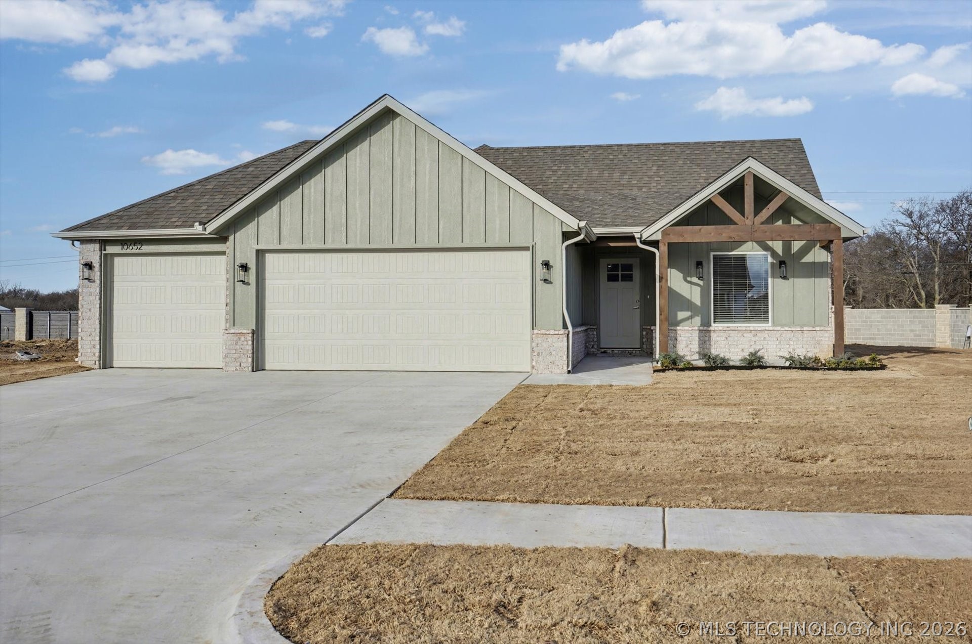 10652 S 226th East Avenue Property Photo 1