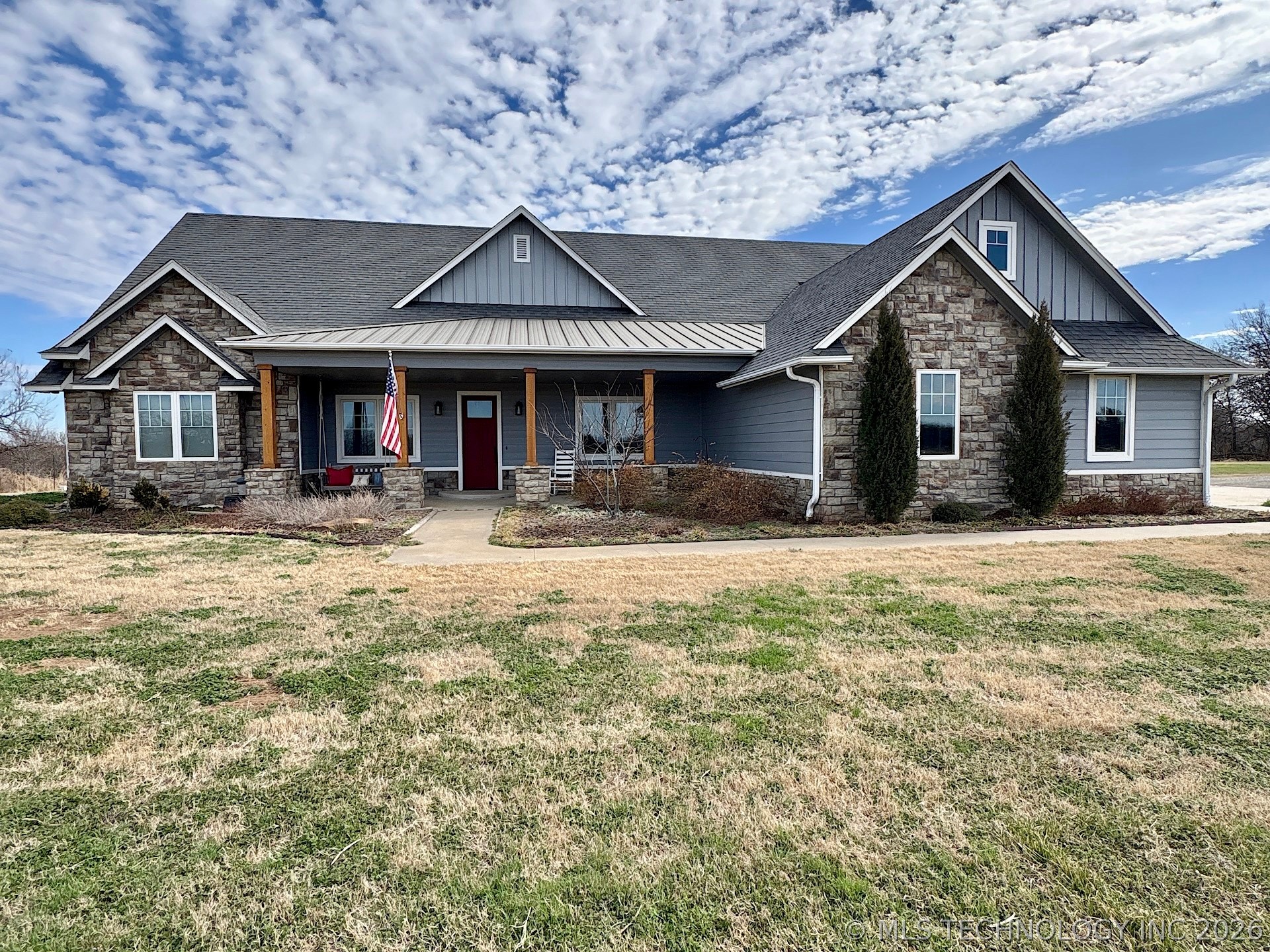 2323 N Oak Grove Road Property Photo 1