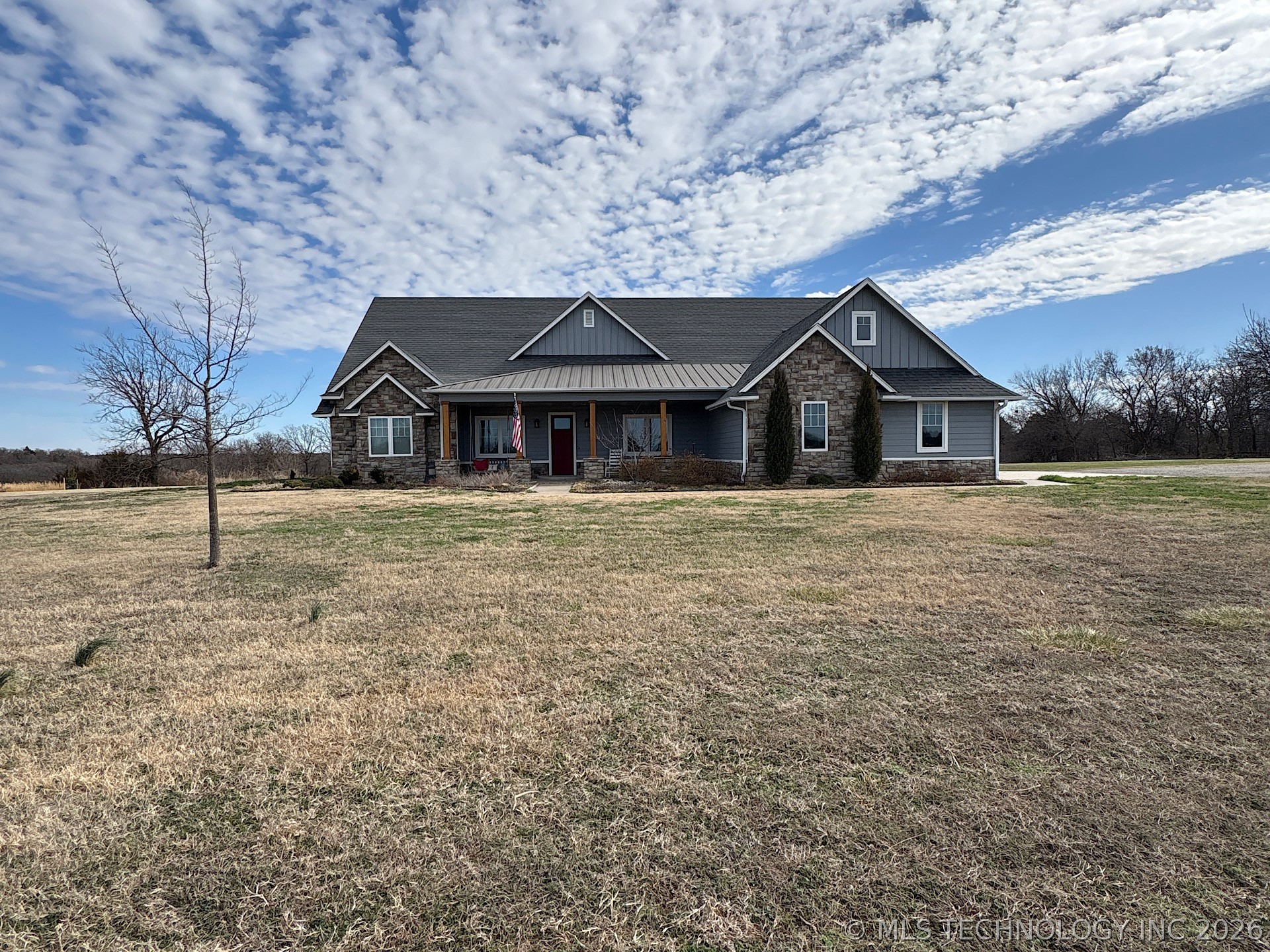 2323 N Oak Grove Road Property Photo 2