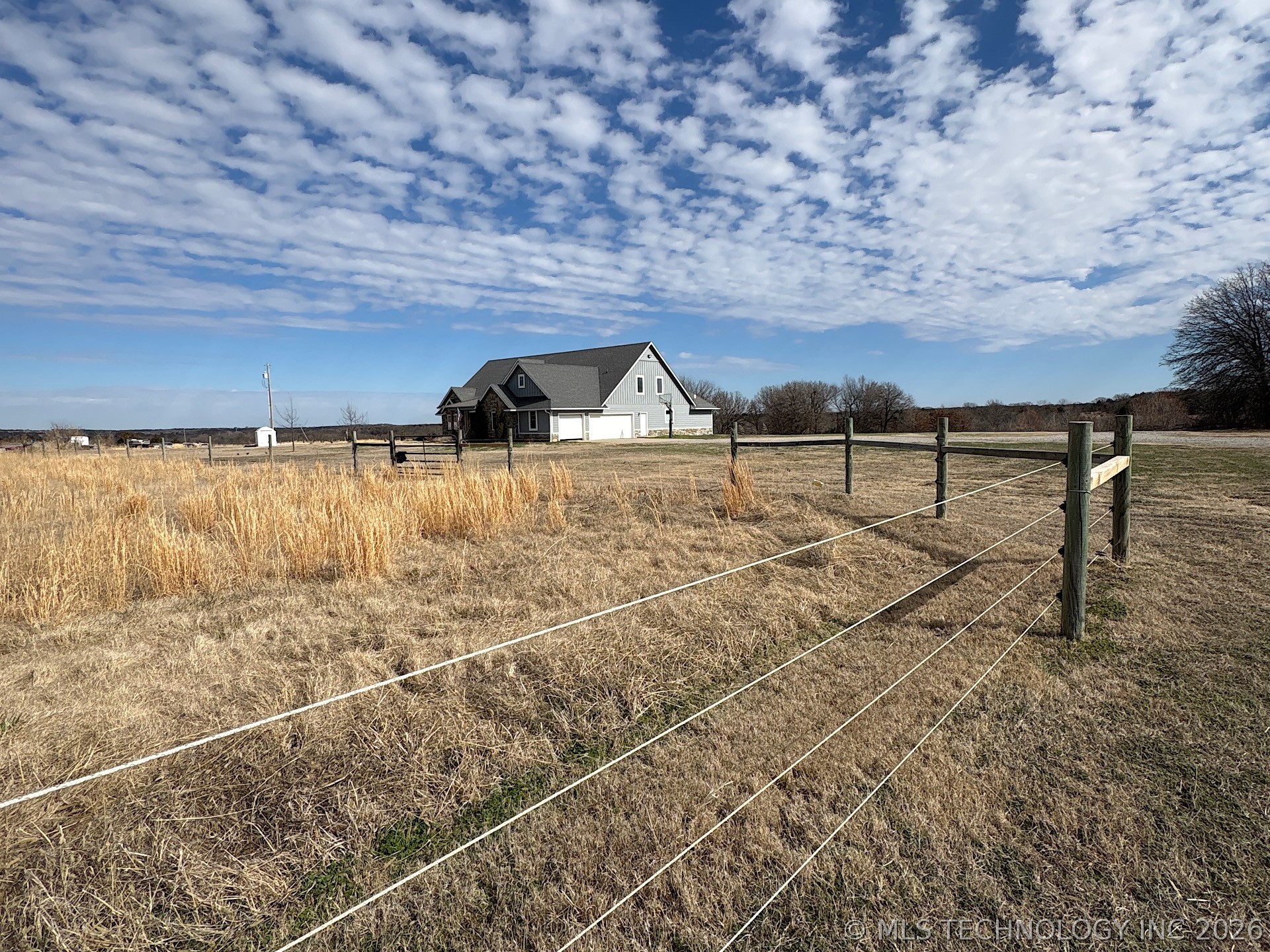 2323 N Oak Grove Road Property Photo 3