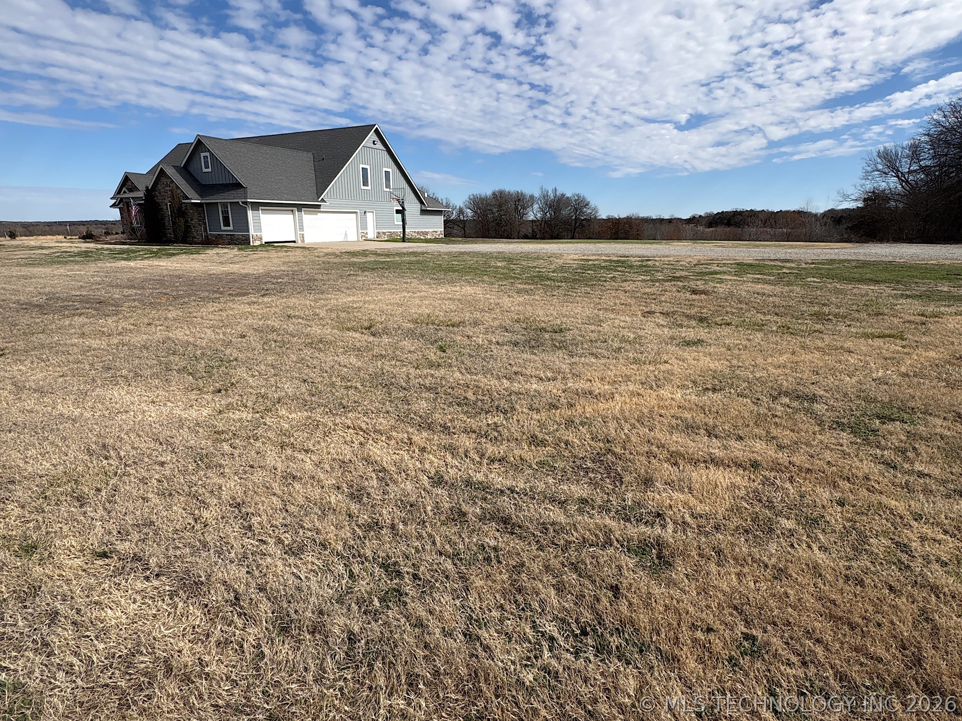 2323 N Oak Grove Road Property Photo 4