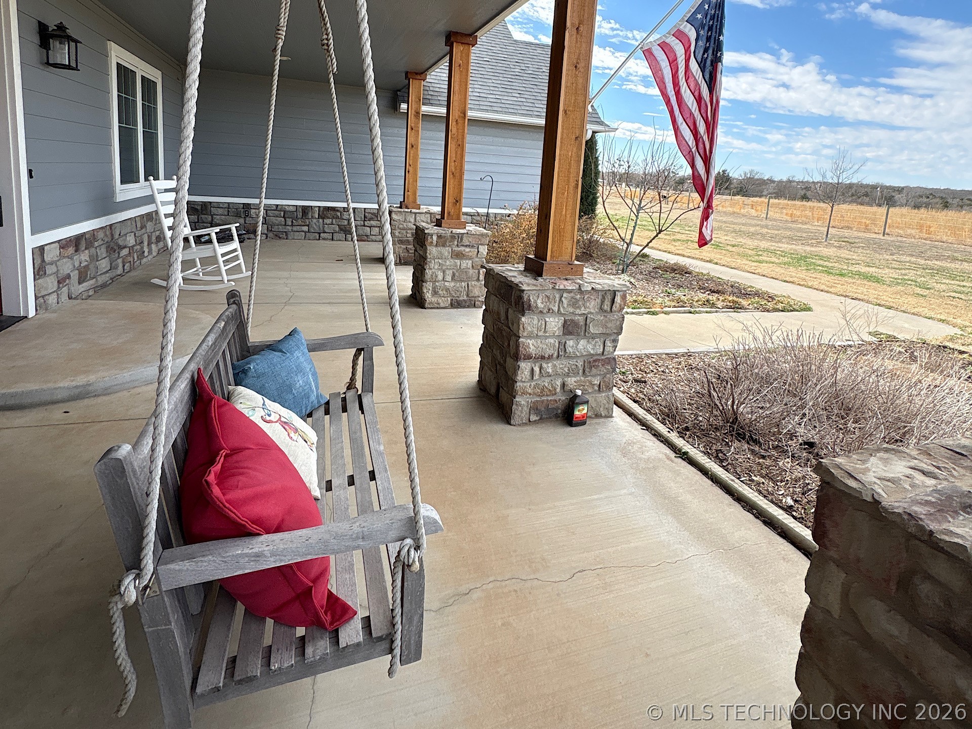 2323 N Oak Grove Road Property Photo 8