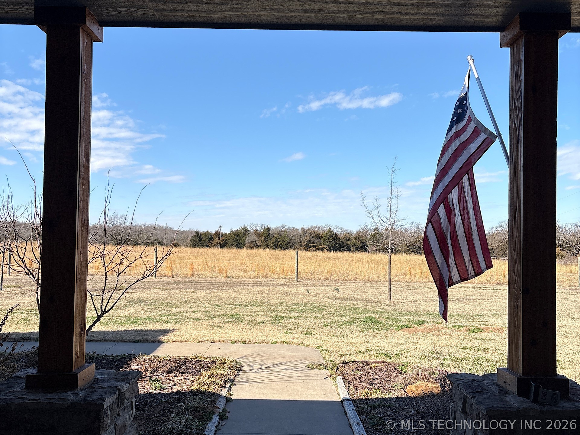 2323 N Oak Grove Road Property Photo 10