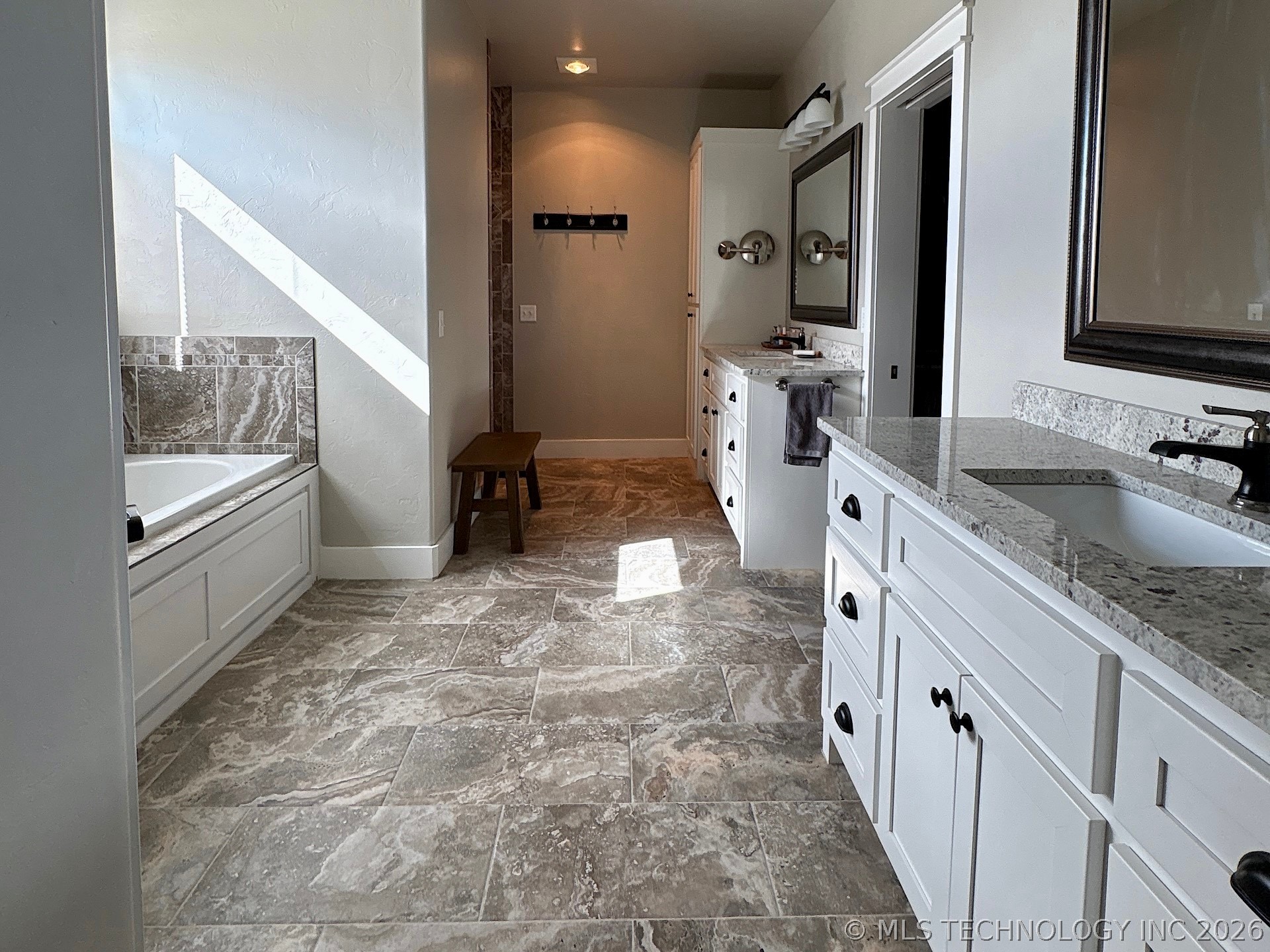 2323 N Oak Grove Road Property Photo 50