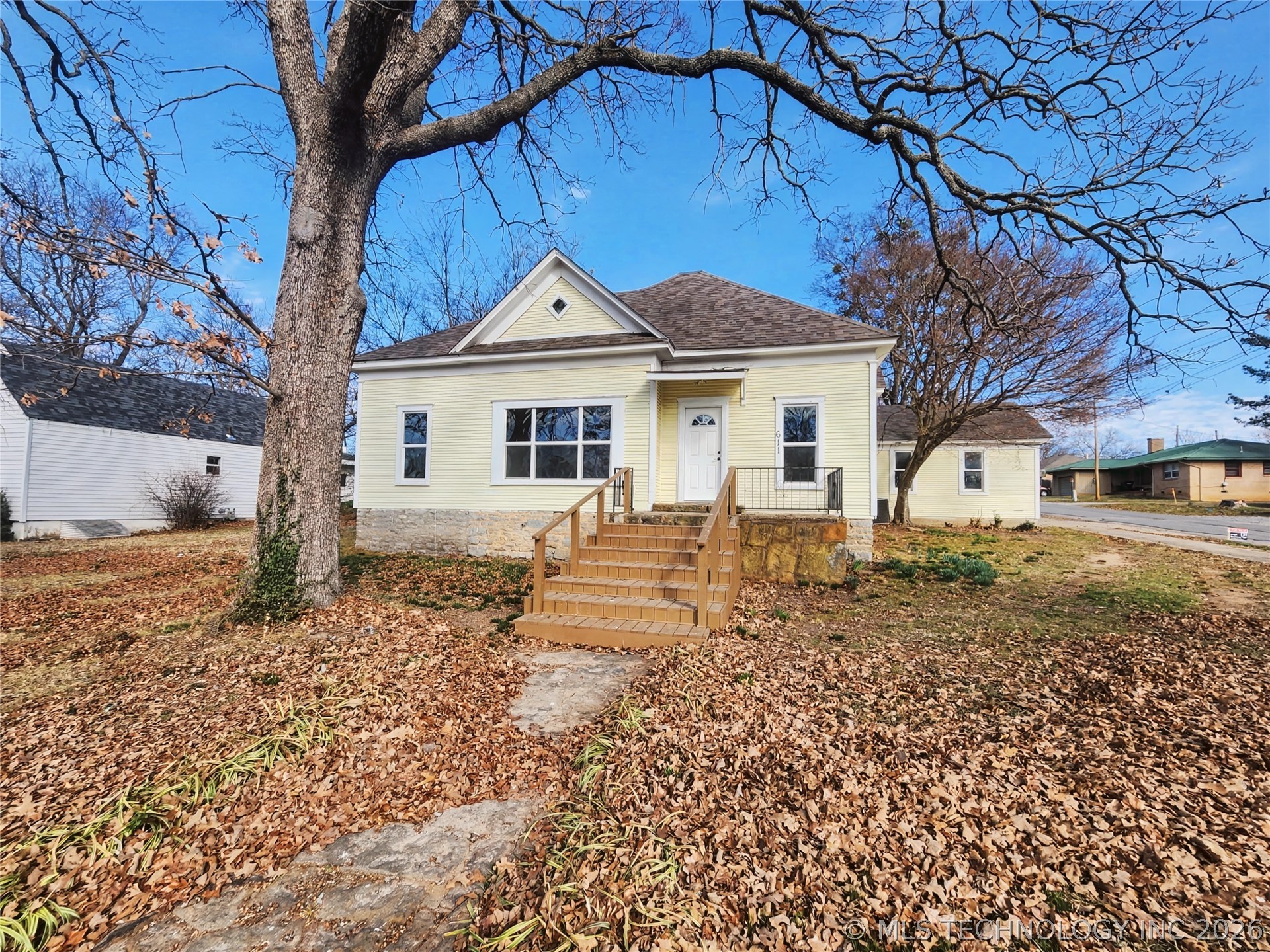 611 Goingsnake Street Property Photo 1