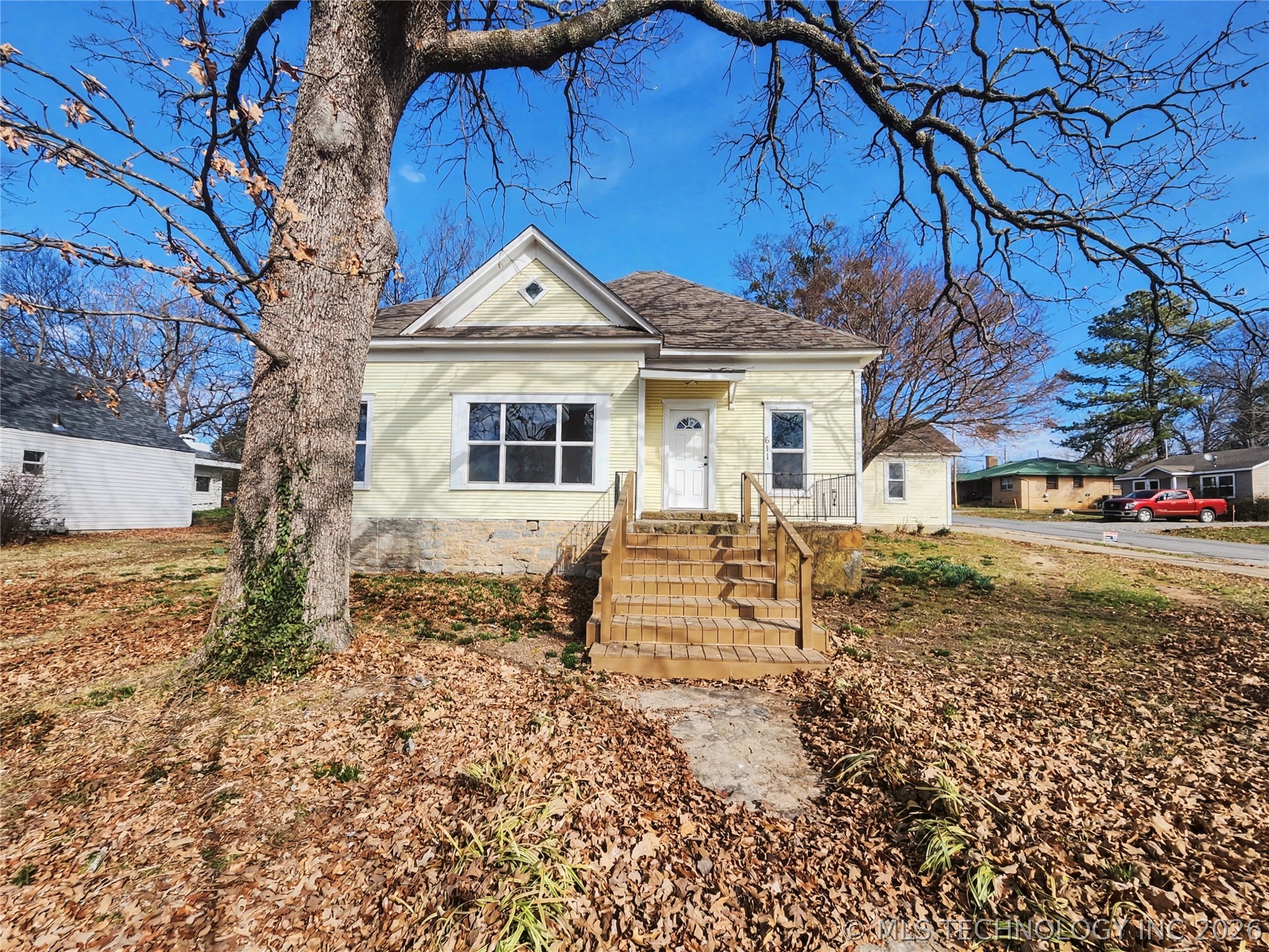 611 Goingsnake Street Property Photo 2