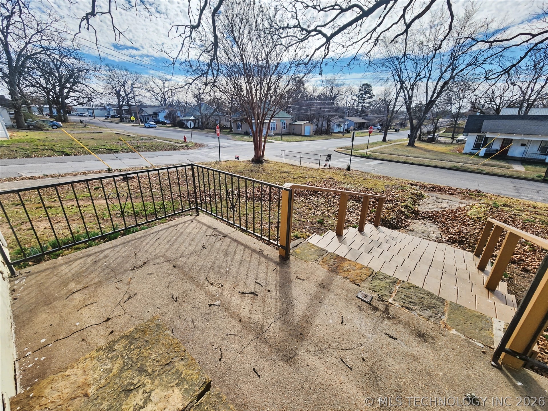 611 Goingsnake Street Property Photo 3