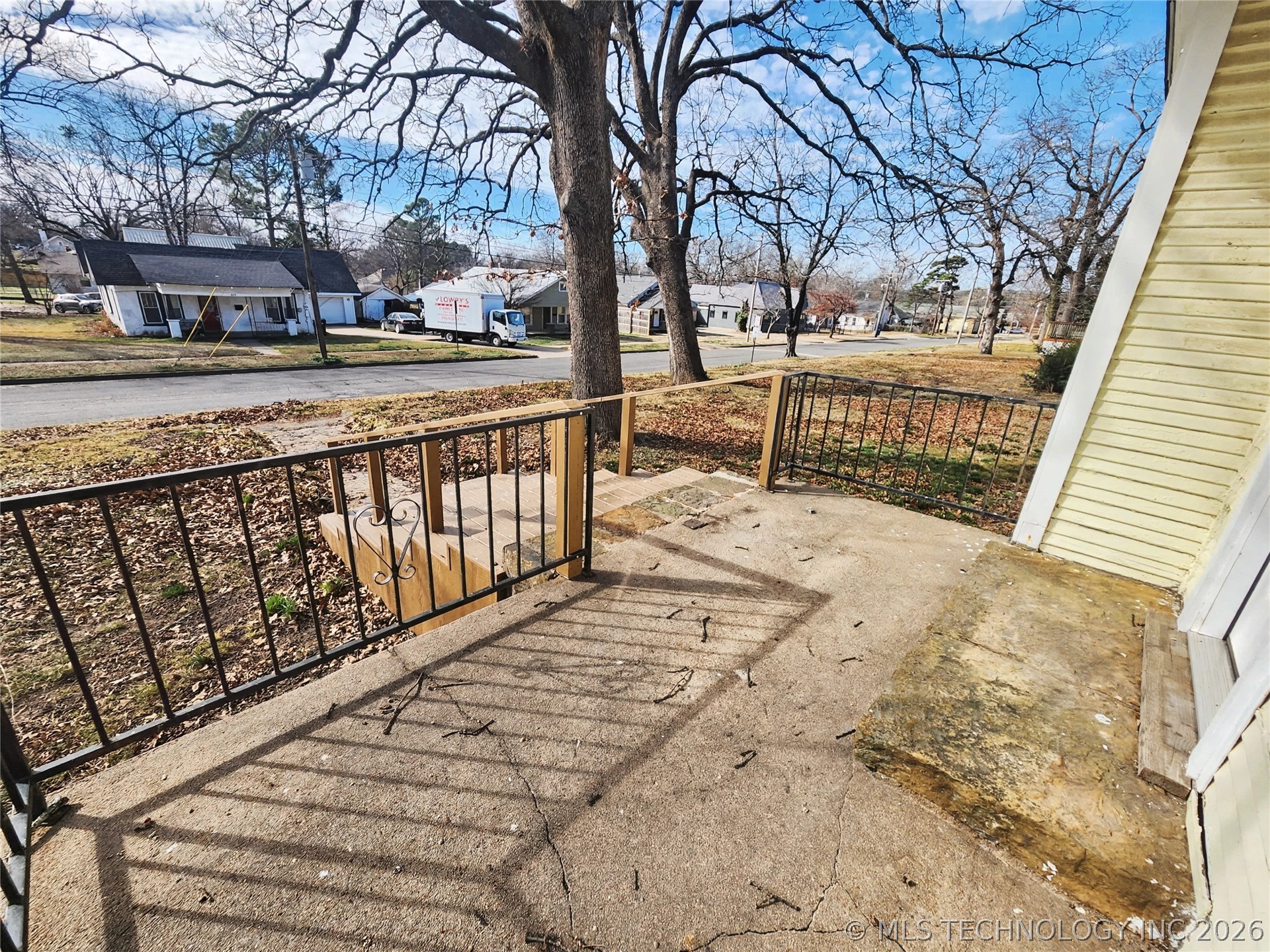 611 Goingsnake Street Property Photo 4