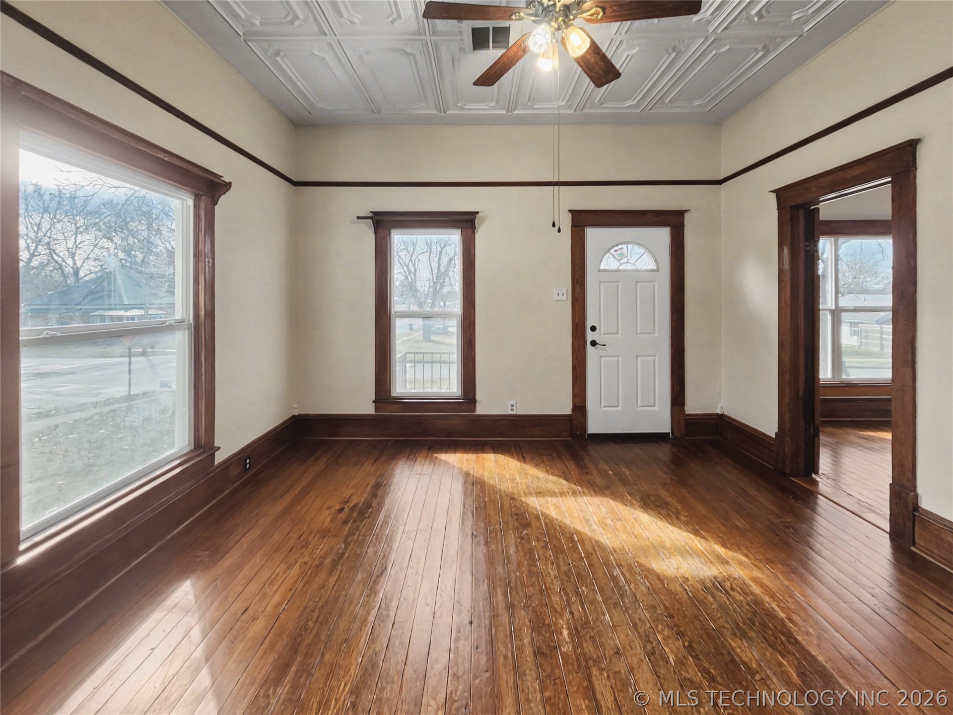 611 Goingsnake Street Property Photo 7