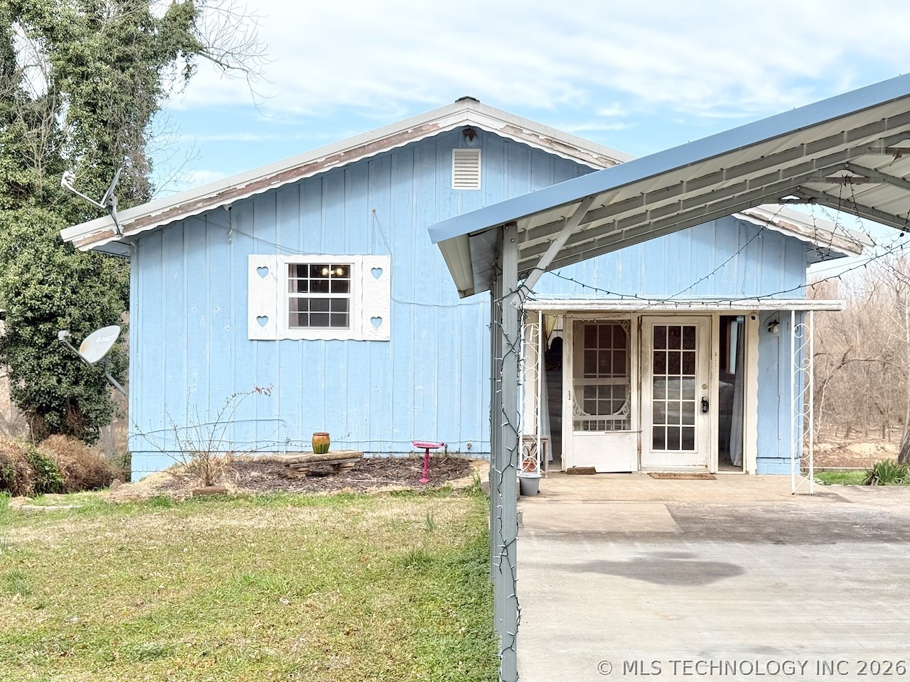 110 W Lakeshore Drive Property Photo 2