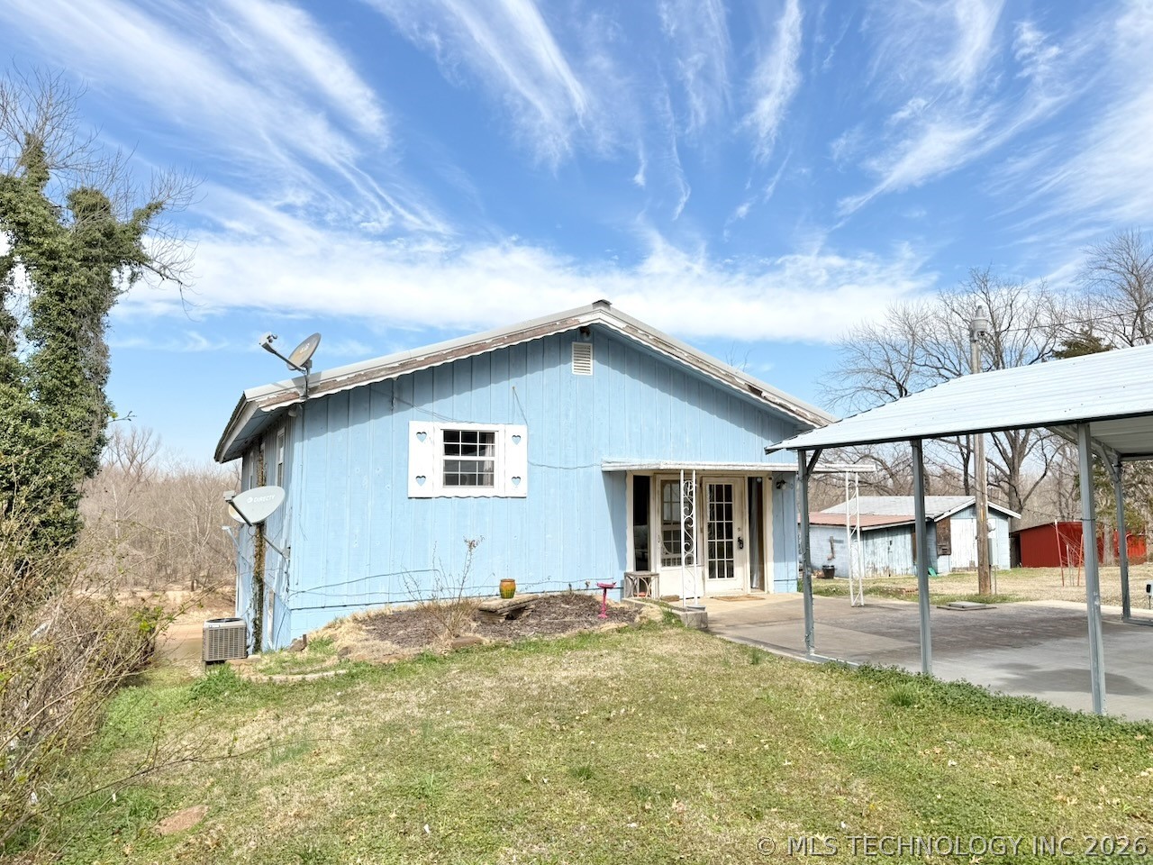 110 W Lakeshore Drive Property Photo 3