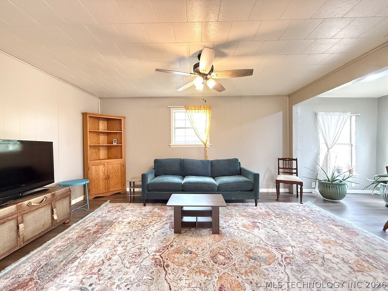 110 W Lakeshore Drive Property Photo 7