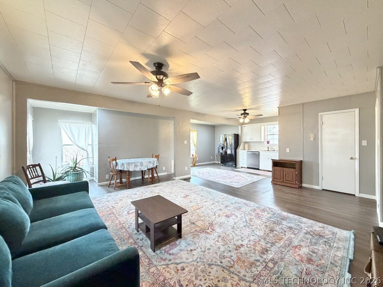 110 W Lakeshore Drive Property Photo 10