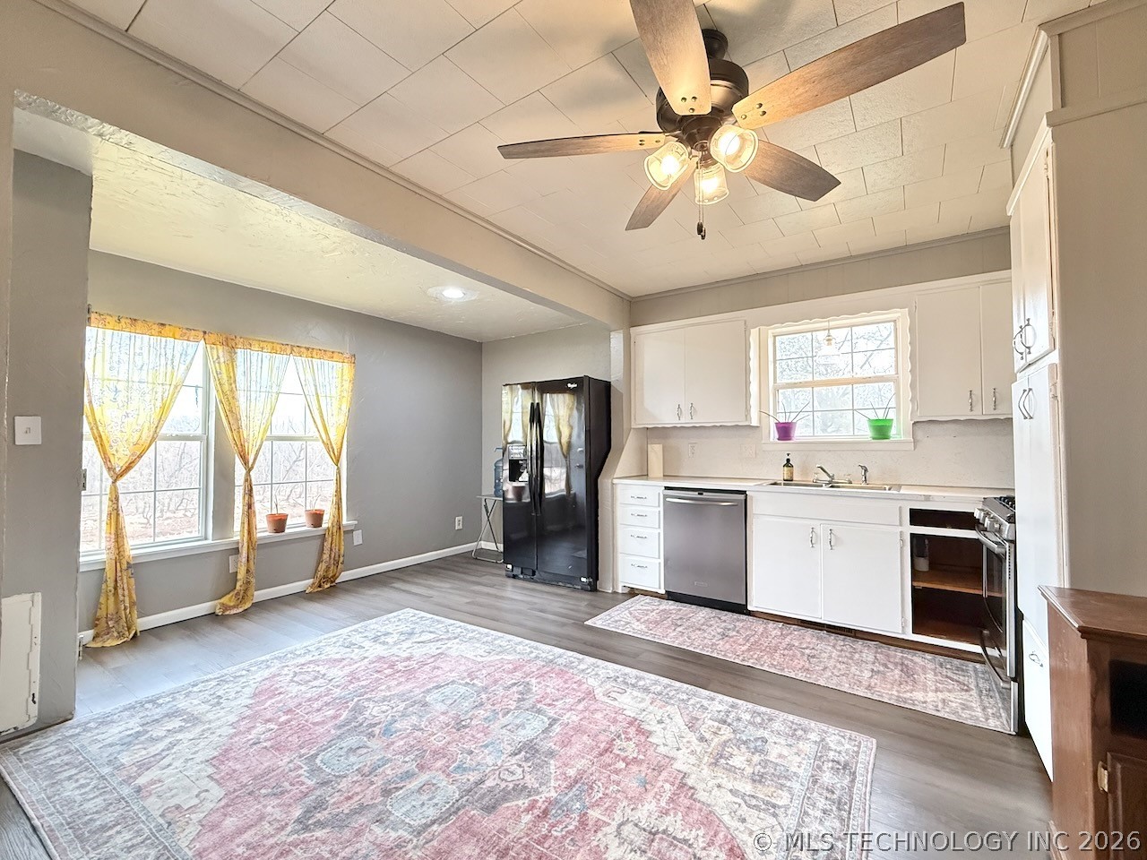 110 W Lakeshore Drive Property Photo 13