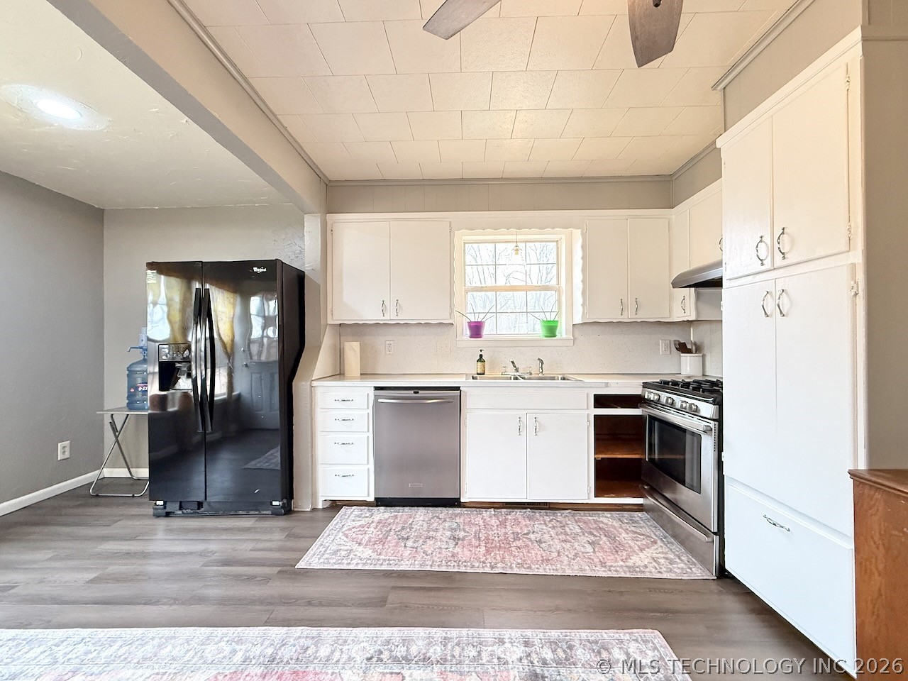 110 W Lakeshore Drive Property Photo 15