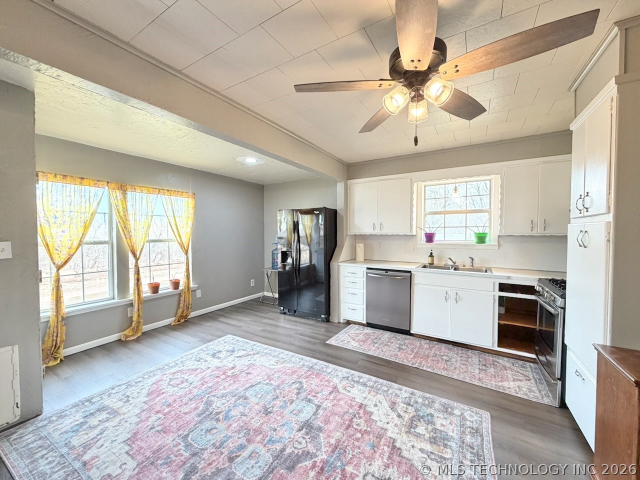 110 W Lakeshore Drive Property Photo 16