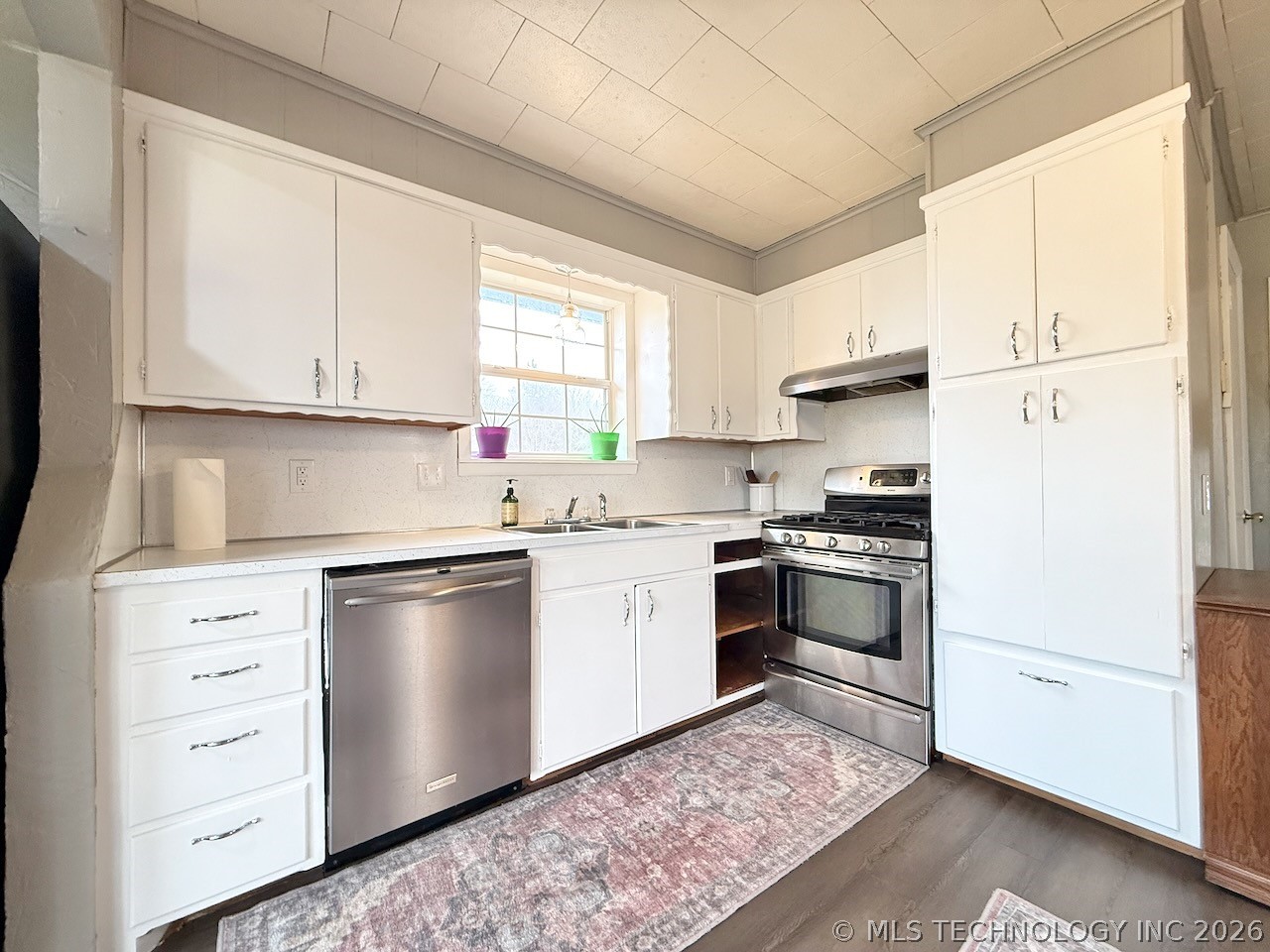 110 W Lakeshore Drive Property Photo 17