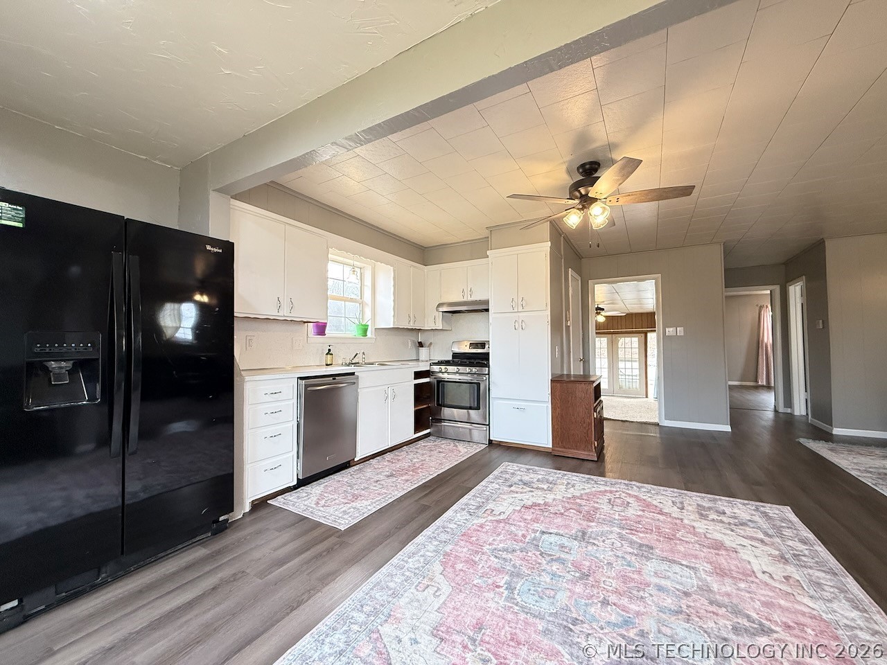 110 W Lakeshore Drive Property Photo 18