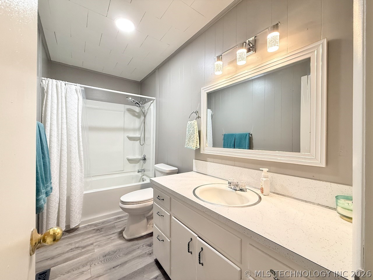 110 W Lakeshore Drive Property Photo 26