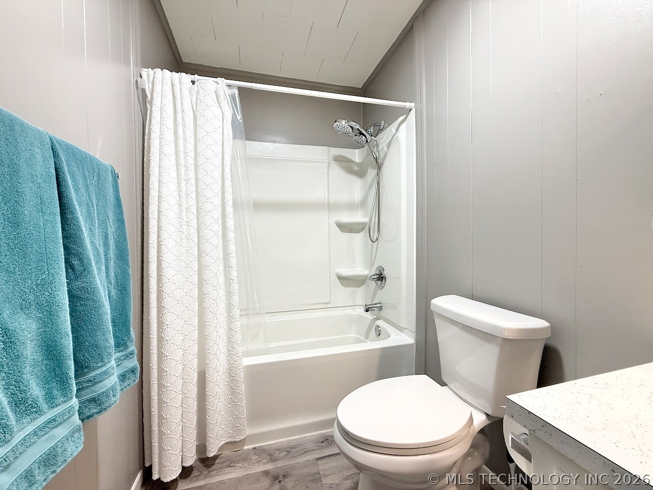110 W Lakeshore Drive Property Photo 28