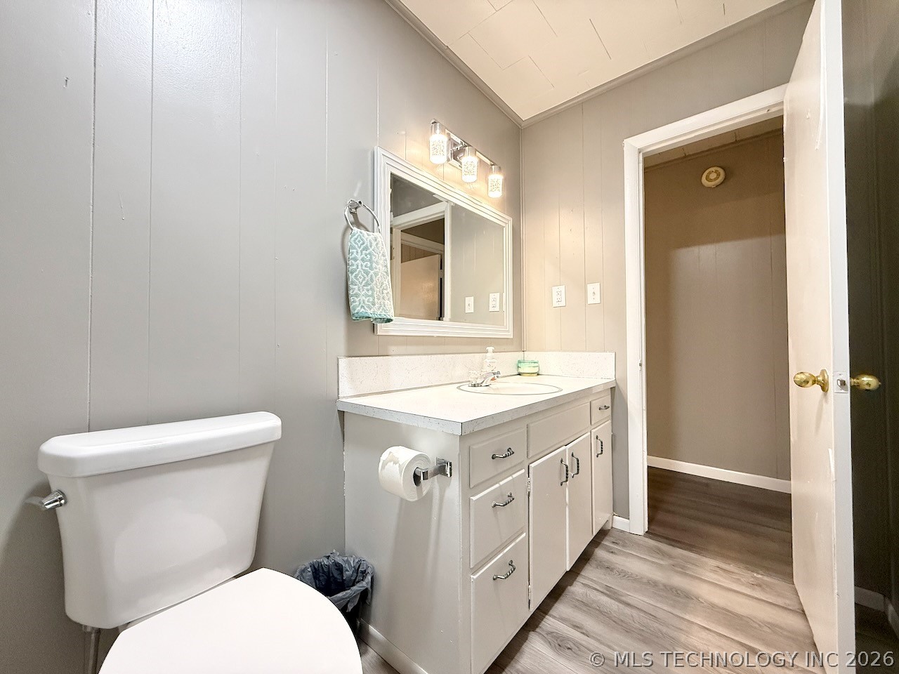 110 W Lakeshore Drive Property Photo 29