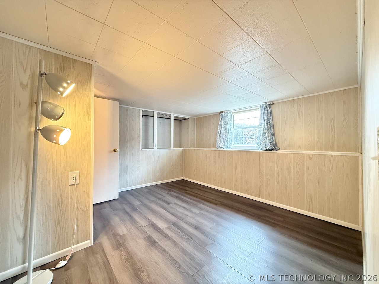 110 W Lakeshore Drive Property Photo 37