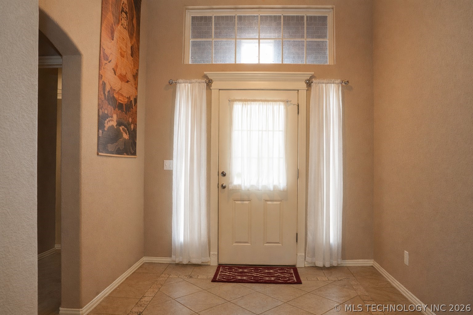 2312 E Queens Street Property Photo 4