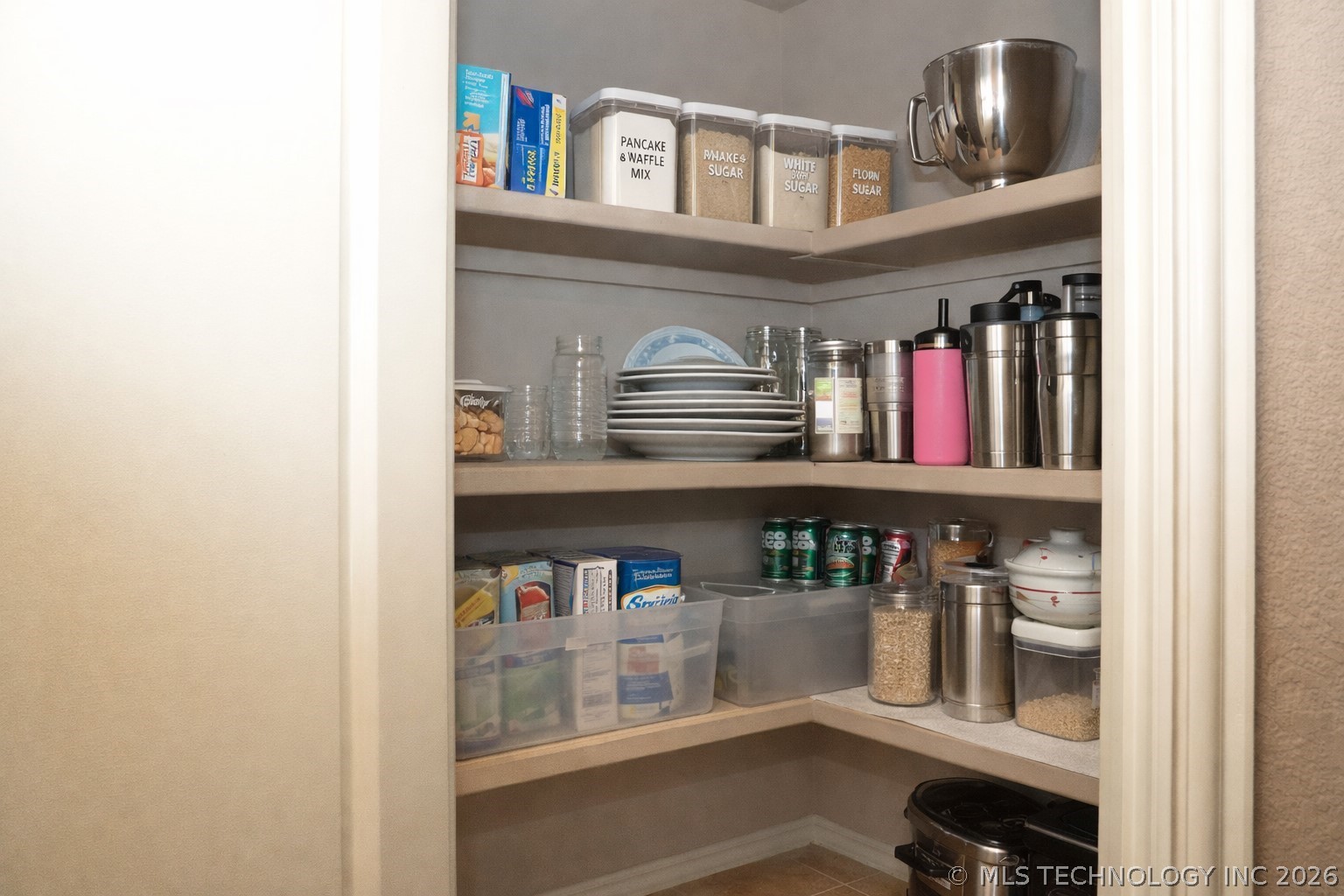 2312 E Queens Street Property Photo 13