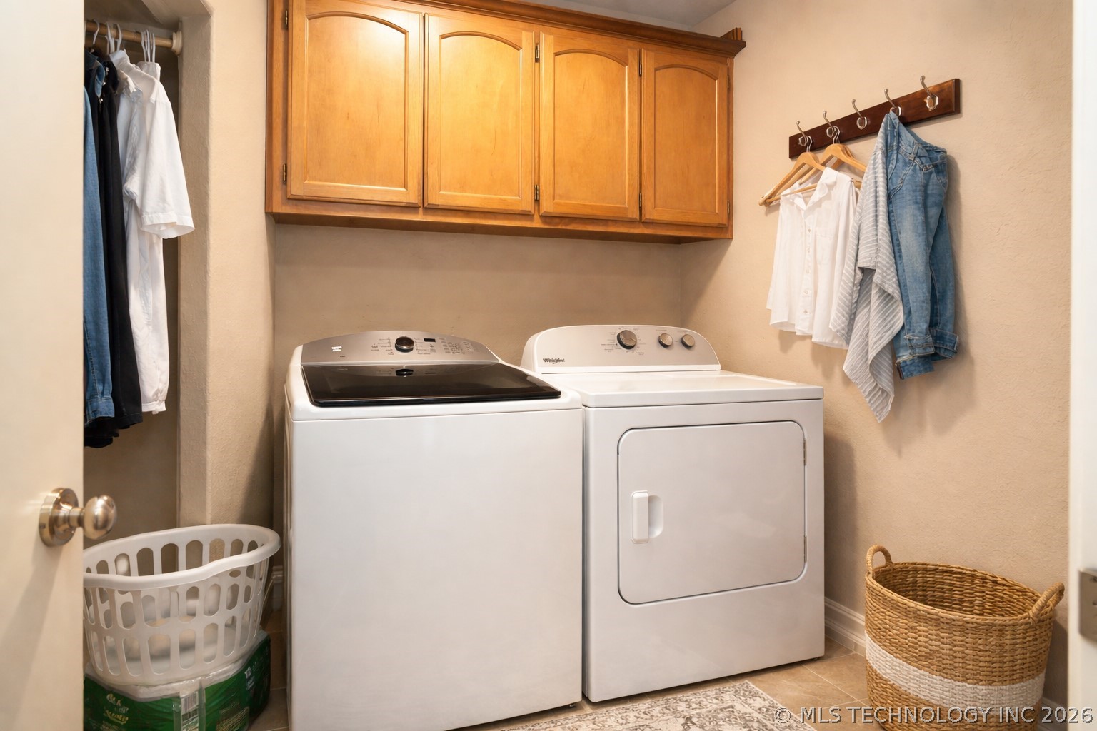2312 E Queens Street Property Photo 14