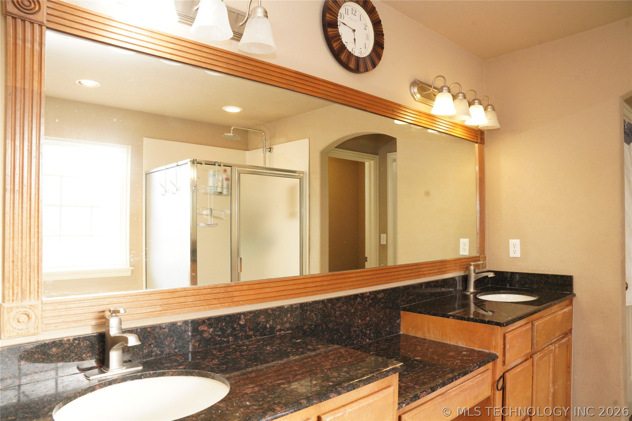 2312 E Queens Street Property Photo 17