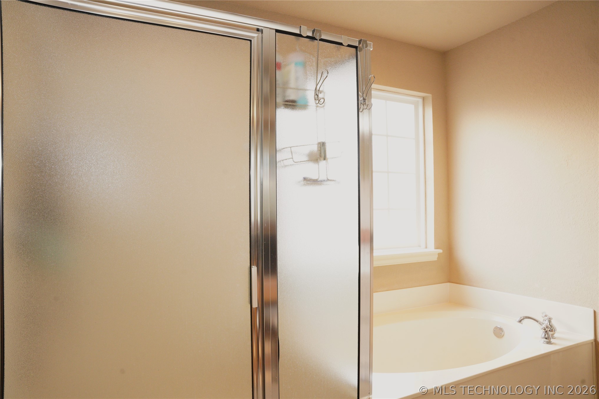 2312 E Queens Street Property Photo 20