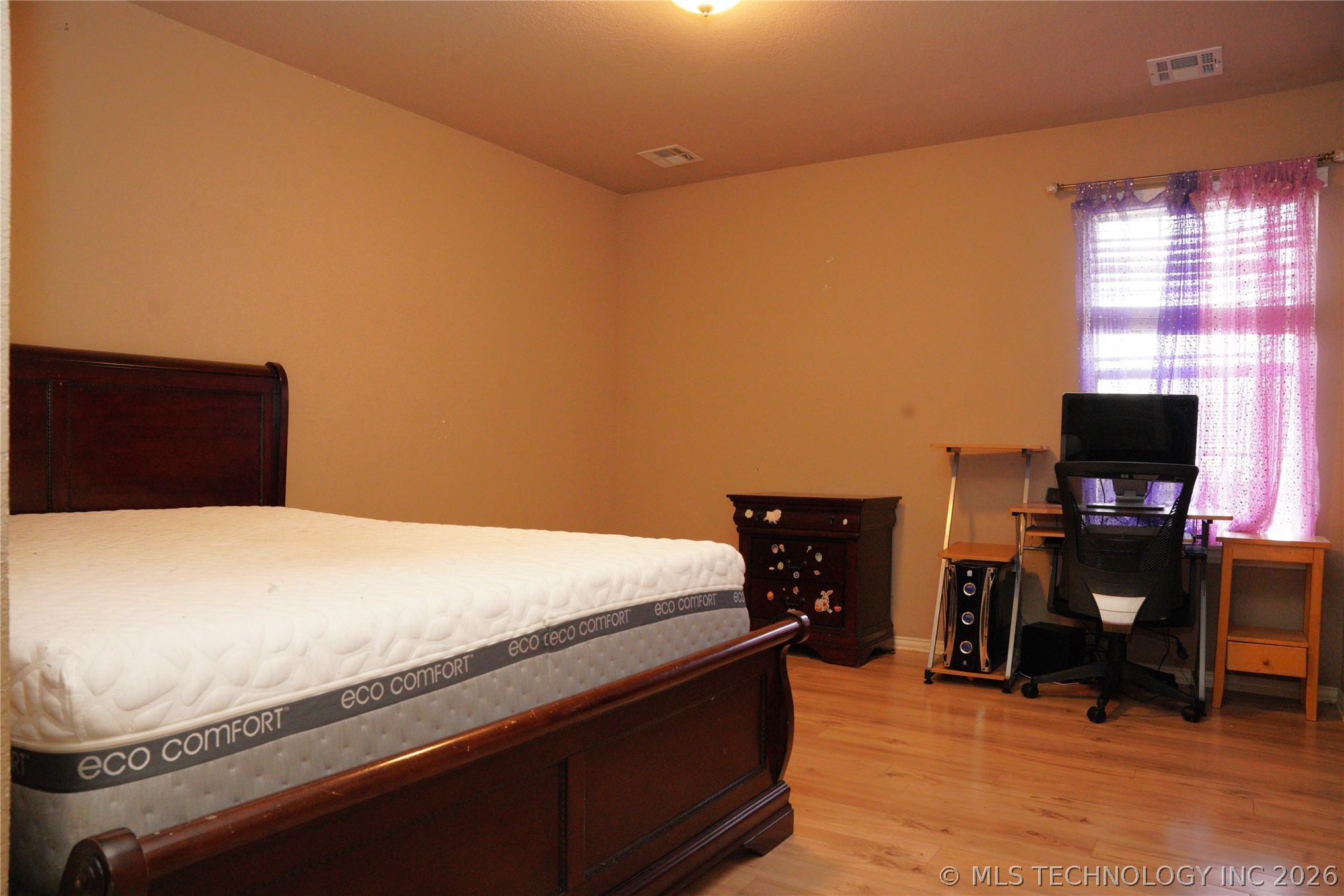 2312 E Queens Street Property Photo 23