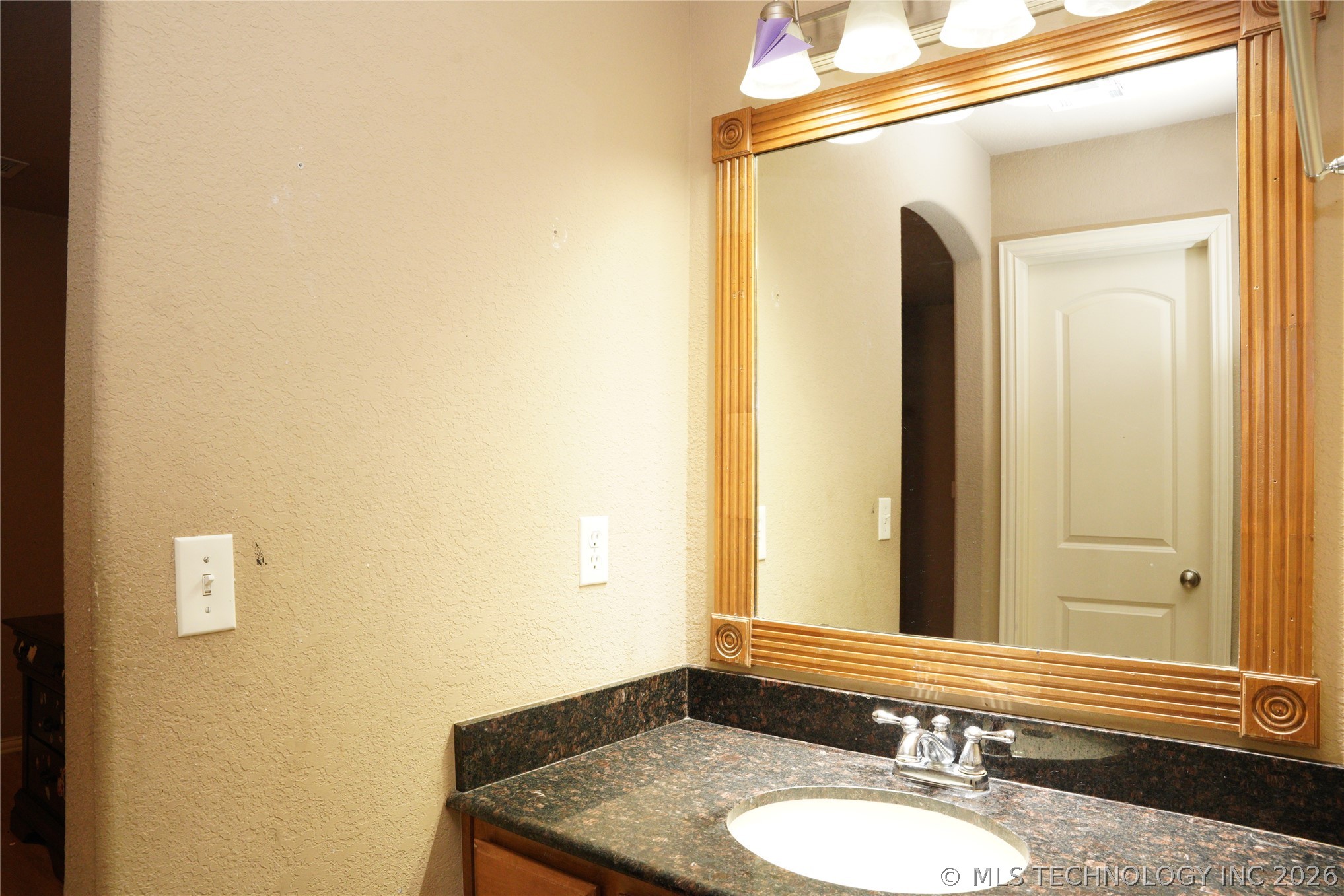 2312 E Queens Street Property Photo 25