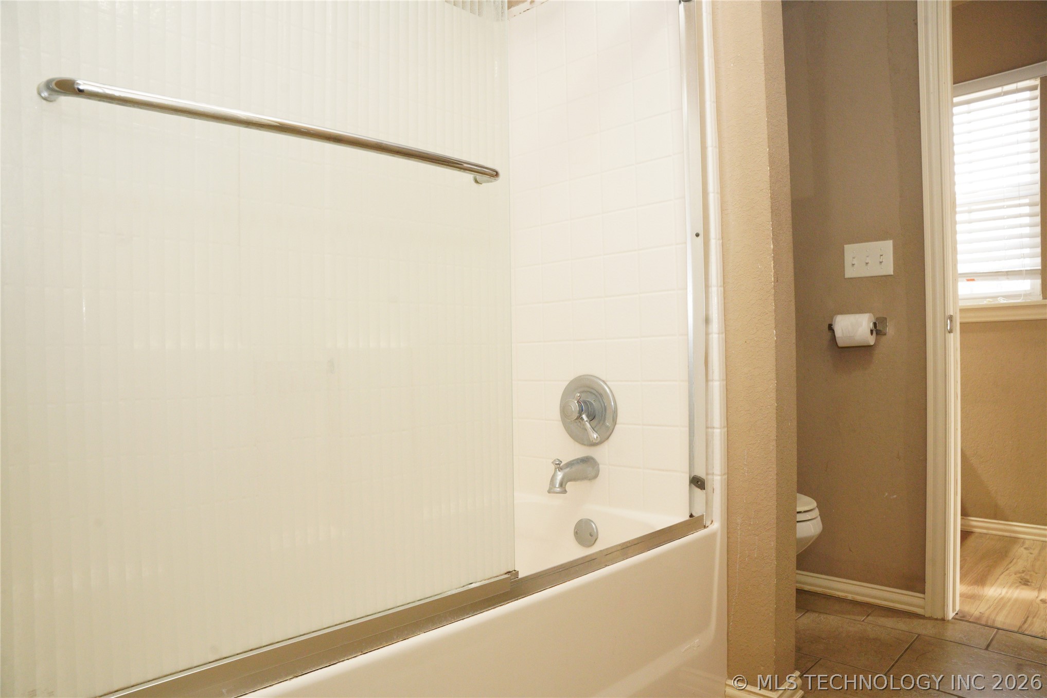 2312 E Queens Street Property Photo 26