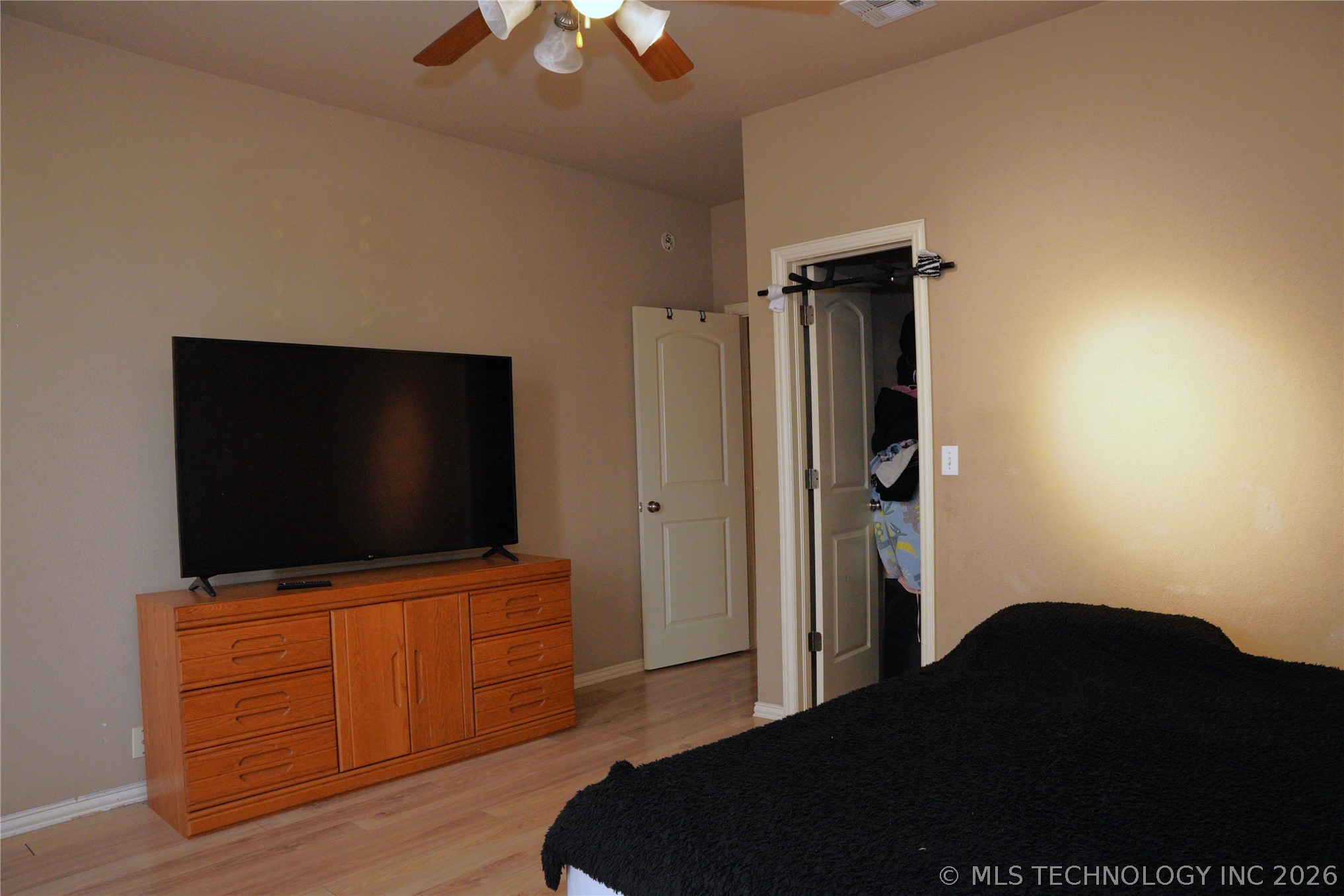 2312 E Queens Street Property Photo 27